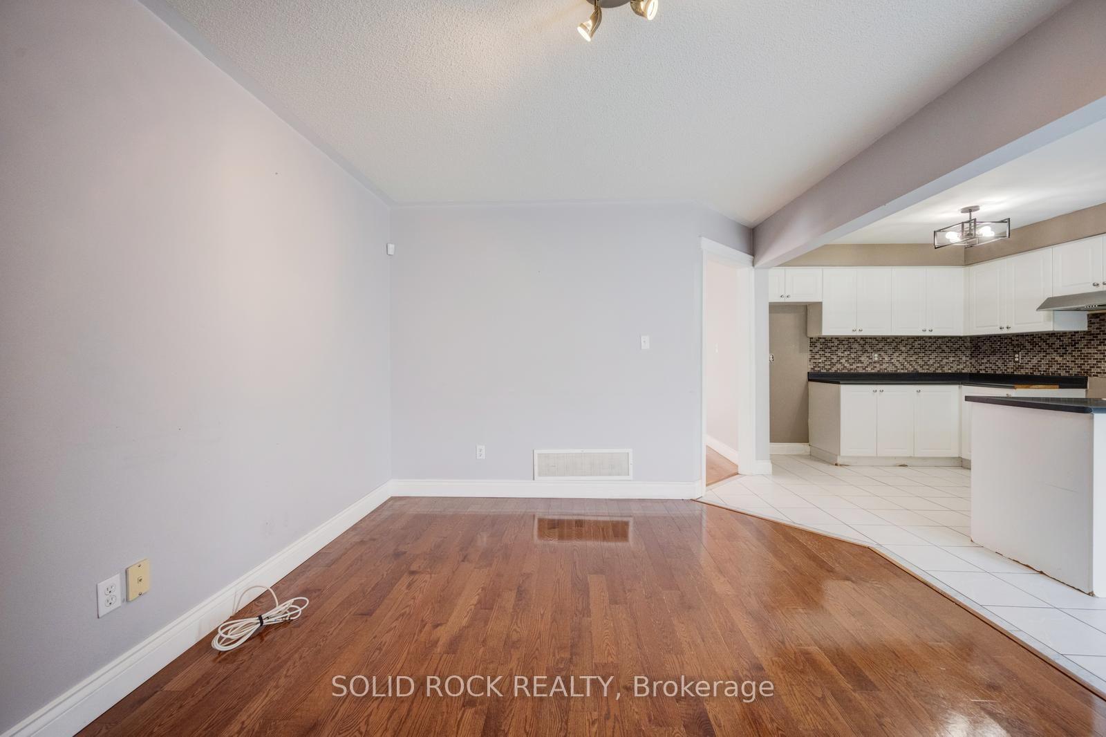 Photo 23 of 41 Trumpet Valley Boulevard, Brampton, Fletcher's Meadow — HOMEH