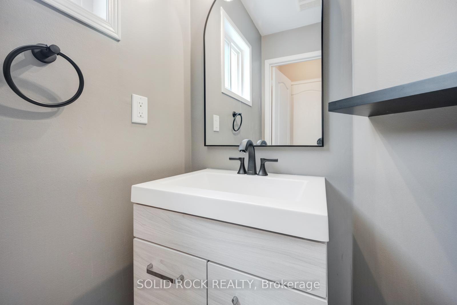 Photo 26 of 41 Trumpet Valley Boulevard, Brampton, Fletcher's Meadow — HOMEH