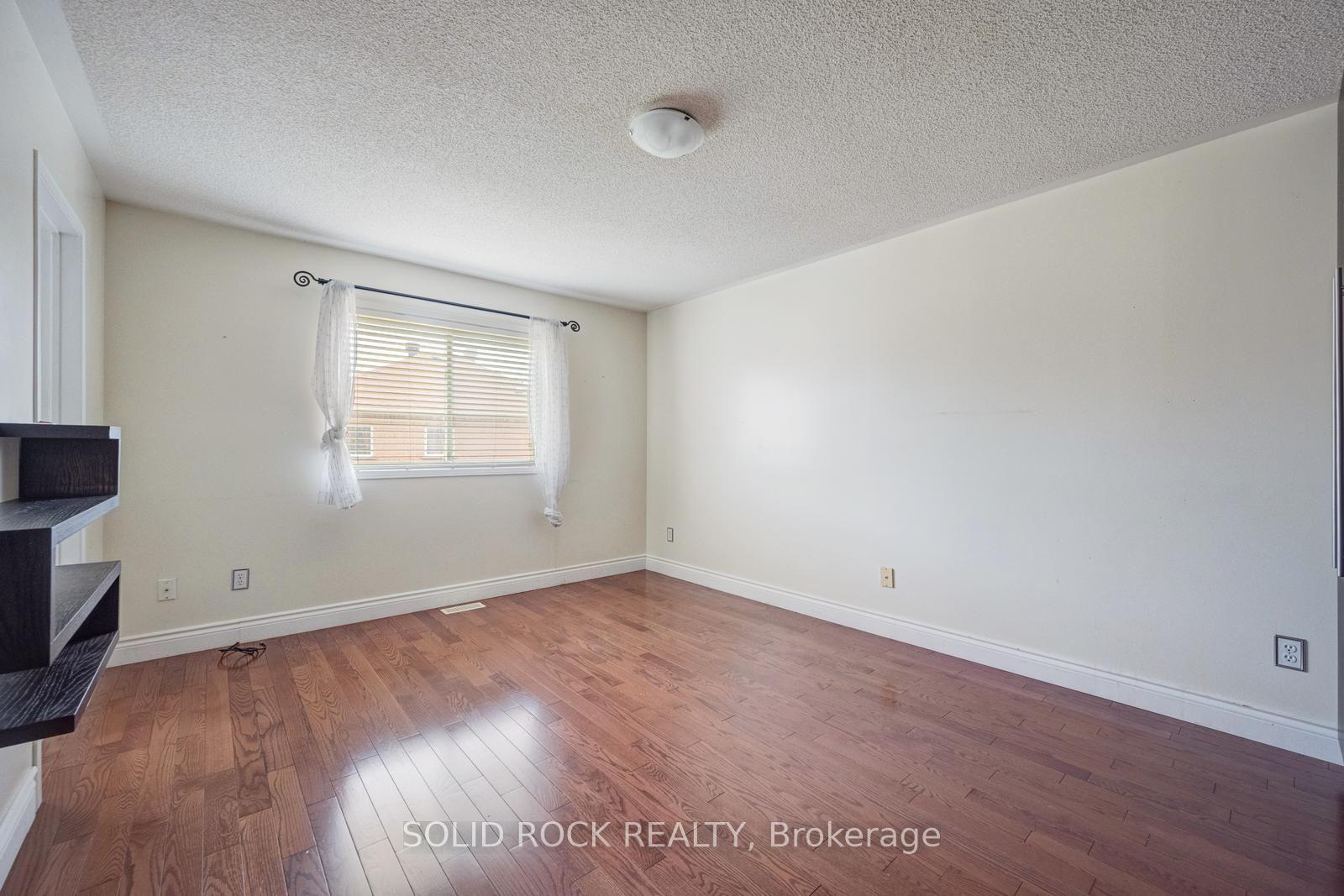 Photo 27 of 41 Trumpet Valley Boulevard, Brampton, Fletcher's Meadow — HOMEH