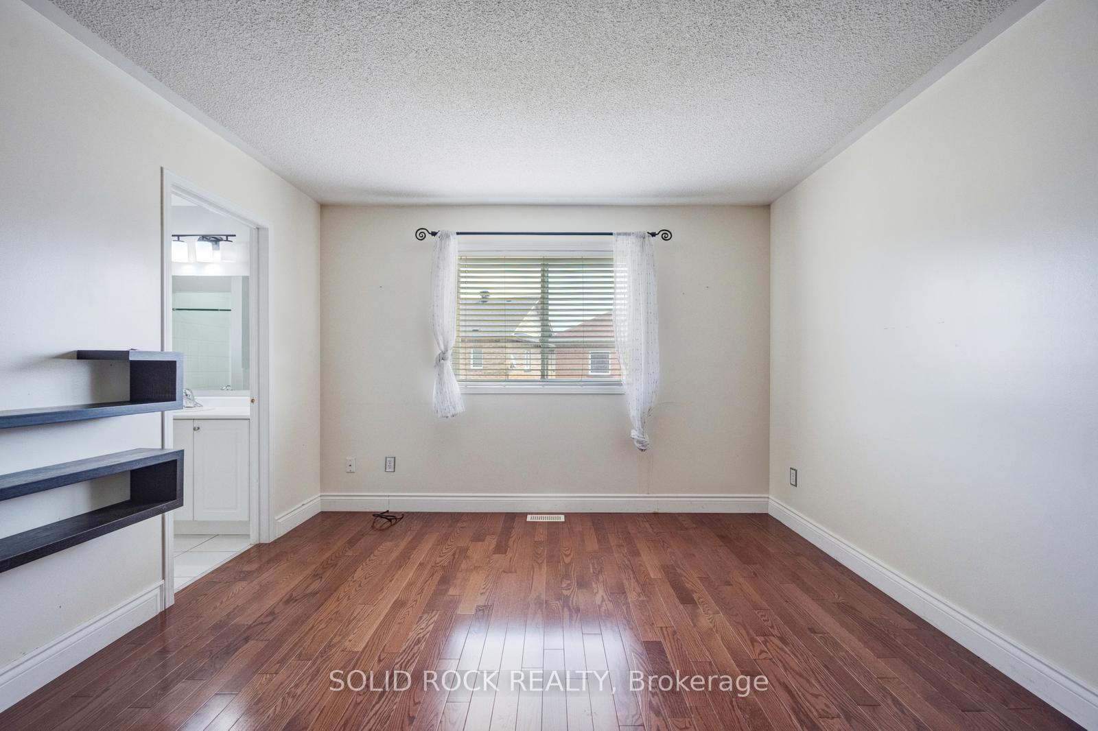 Photo 28 of 41 Trumpet Valley Boulevard, Brampton, Fletcher's Meadow — HOMEH