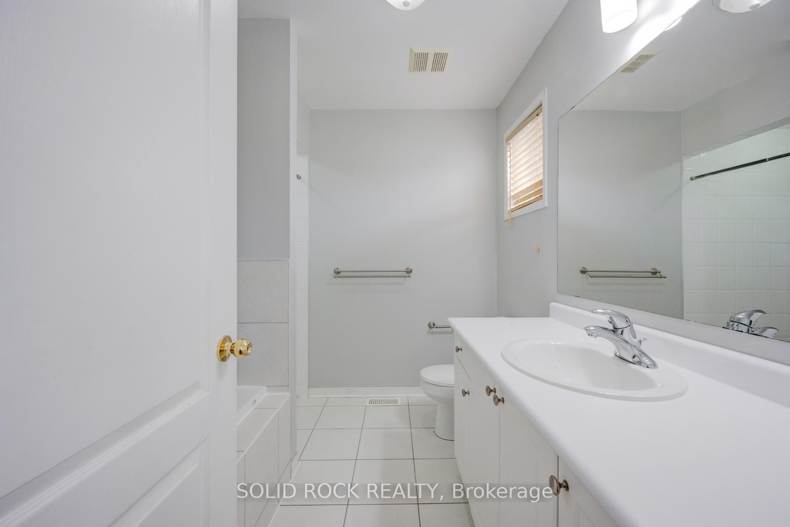 Photo 29 of 41 Trumpet Valley Boulevard, Brampton, Fletcher's Meadow — HOMEH