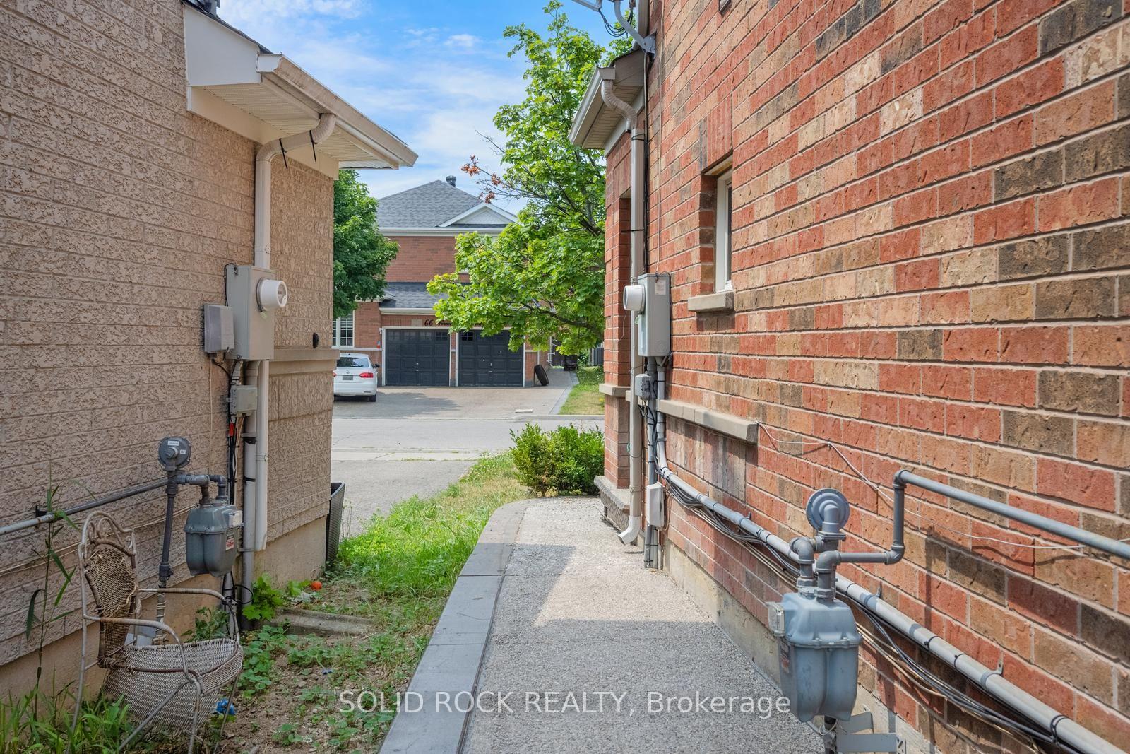 Photo 47 of 41 Trumpet Valley Boulevard, Brampton, Fletcher's Meadow — HOMEH