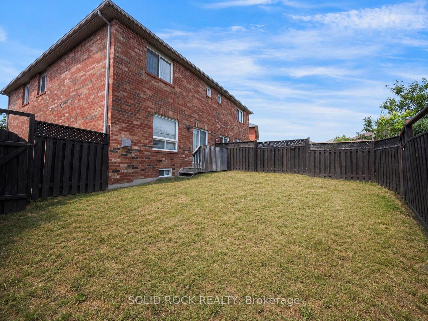 Photo 52 of 41 Trumpet Valley Boulevard, Brampton, Fletcher's Meadow — HOMEH