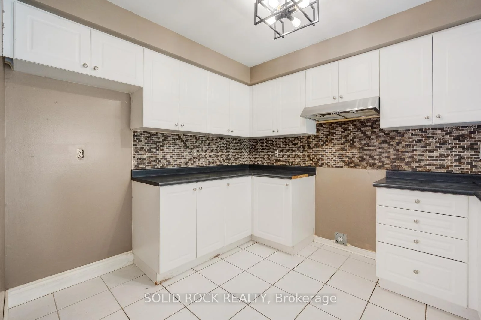 Photo 12 of 41 Trumpet Valley Boulevard, Brampton, Fletcher's Meadow — HOMEH