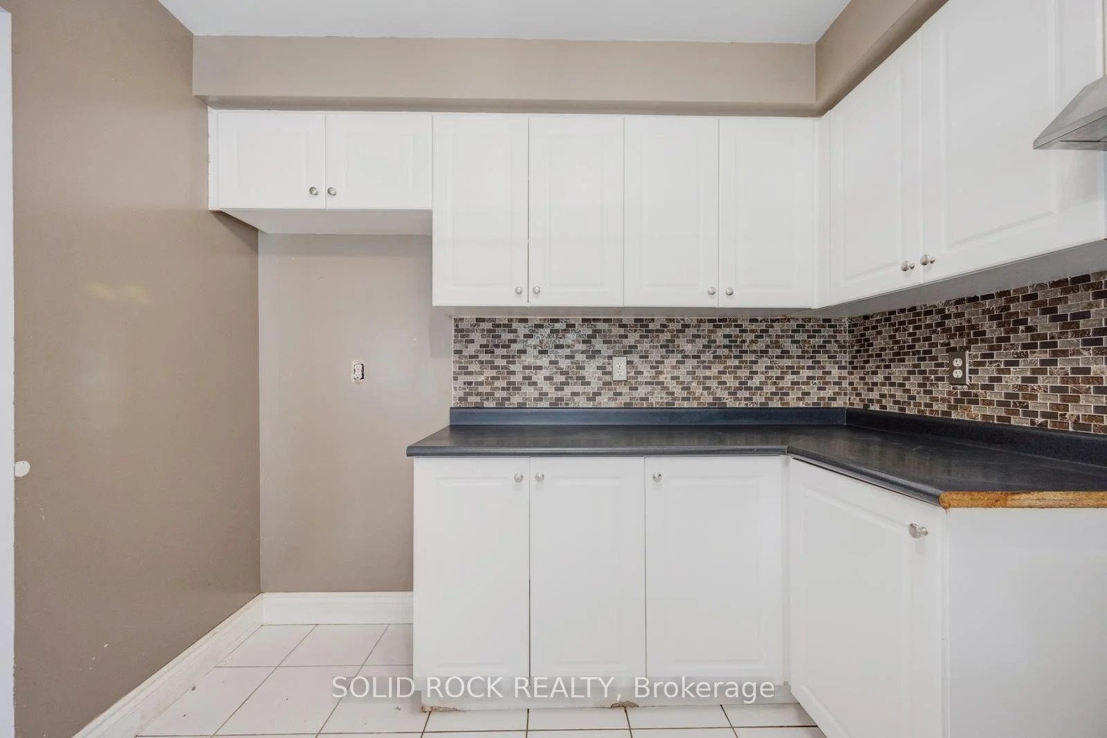 Photo 15 of 41 Trumpet Valley Boulevard, Brampton, Fletcher's Meadow — HOMEH