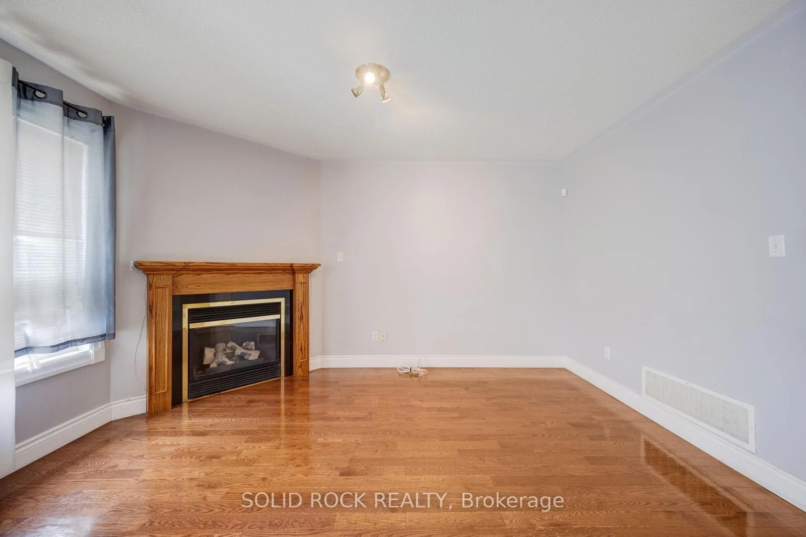 Photo 22 of 41 Trumpet Valley Boulevard, Brampton, Fletcher's Meadow — HOMEH