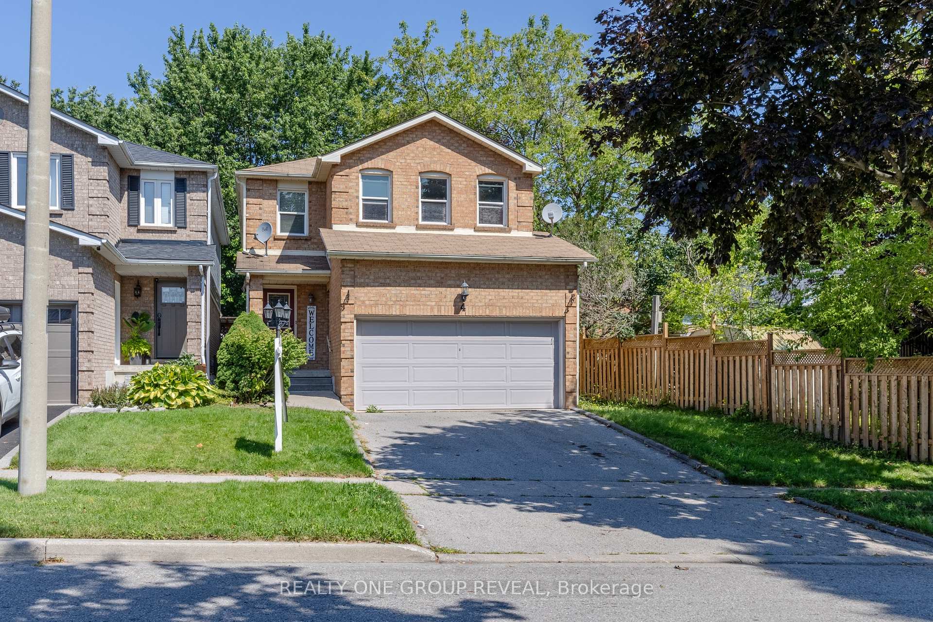 Photo 2 of 4 Stanford Crescent, Clarington, Newcastle — HOMEH