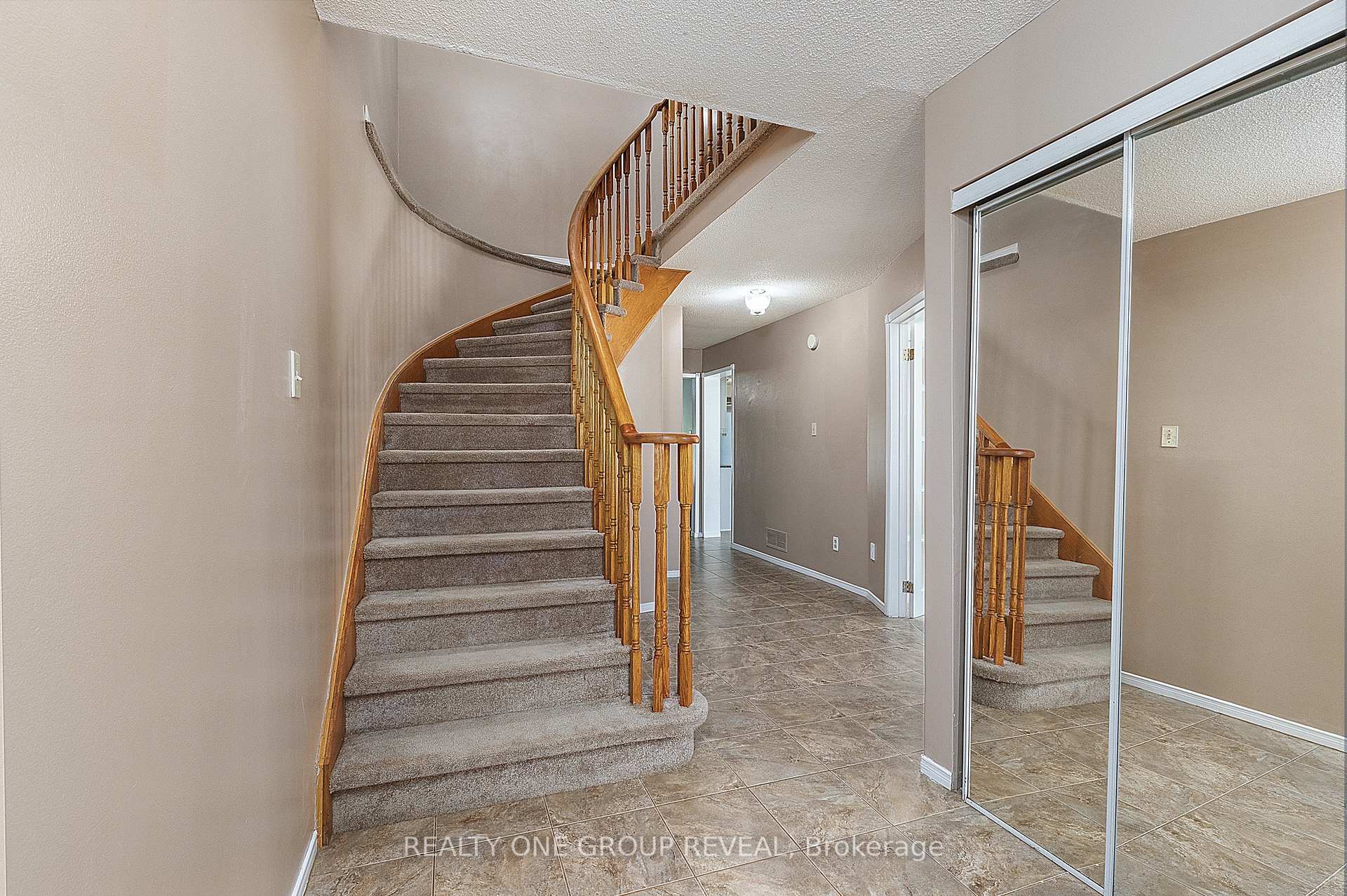 Photo 4 of 4 Stanford Crescent, Clarington, Newcastle — HOMEH