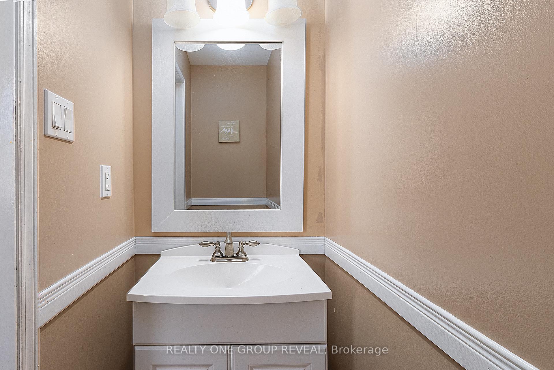 Photo 5 of 4 Stanford Crescent, Clarington, Newcastle — HOMEH