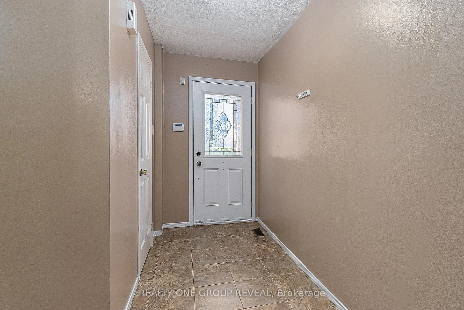 Photo 6 of 4 Stanford Crescent, Clarington, Newcastle — HOMEH