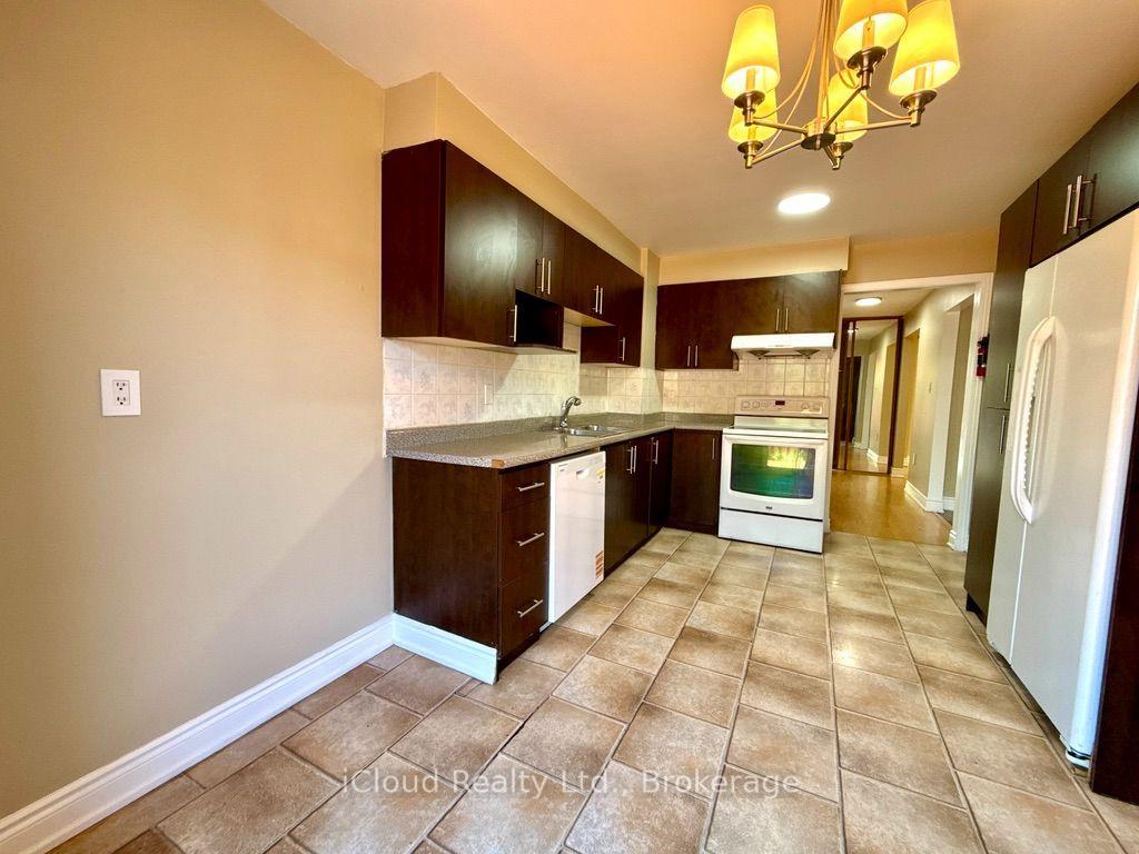 Photo 6 of 3 Dorking Drive, Brampton, Heart Lake West — HOMEH
