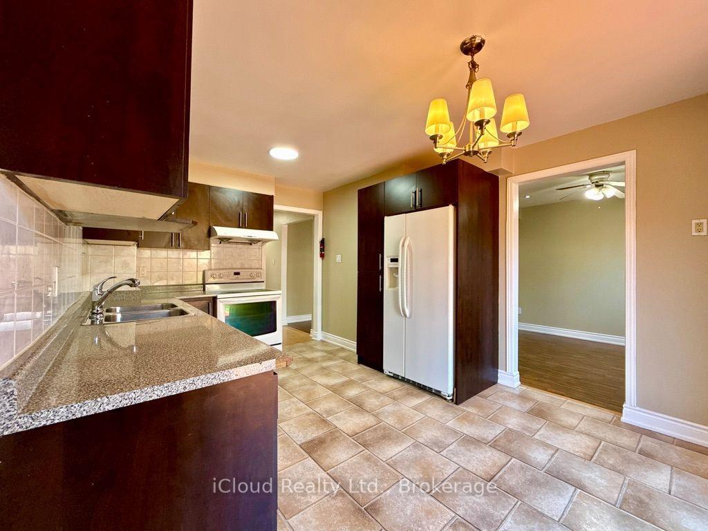 Photo 7 of 3 Dorking Drive, Brampton, Heart Lake West — HOMEH