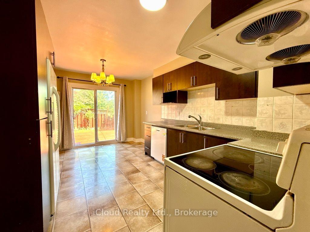 Photo 8 of 3 Dorking Drive, Brampton, Heart Lake West — HOMEH