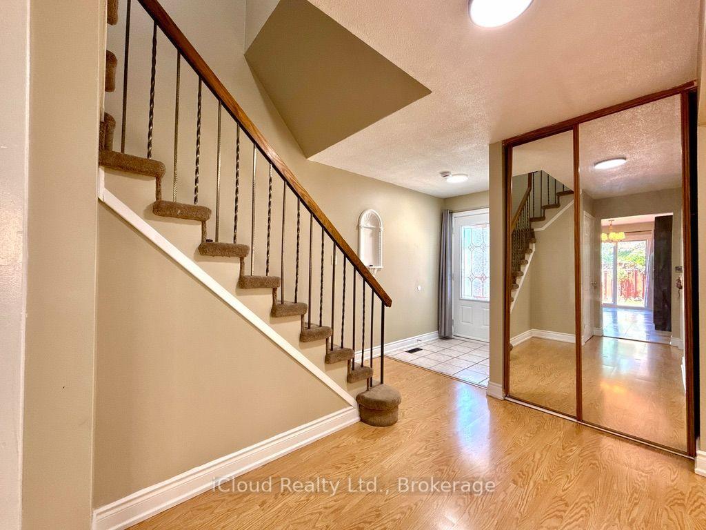 Photo 9 of 3 Dorking Drive, Brampton, Heart Lake West — HOMEH