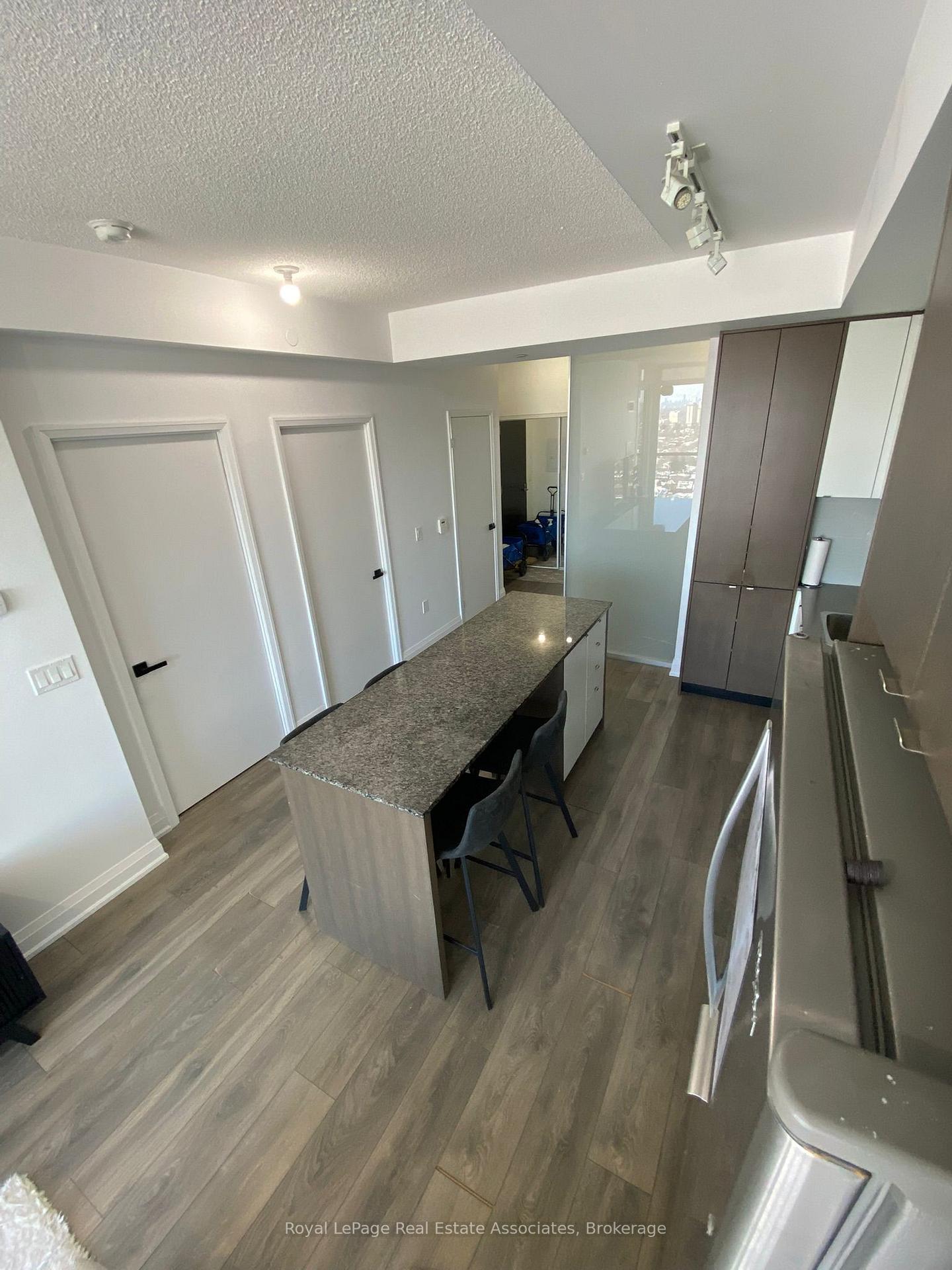 Photo 4 of Unit 2701, 9 Valhalla Inn Road, Etobicoke, Islington-City Centre West — HOMEH