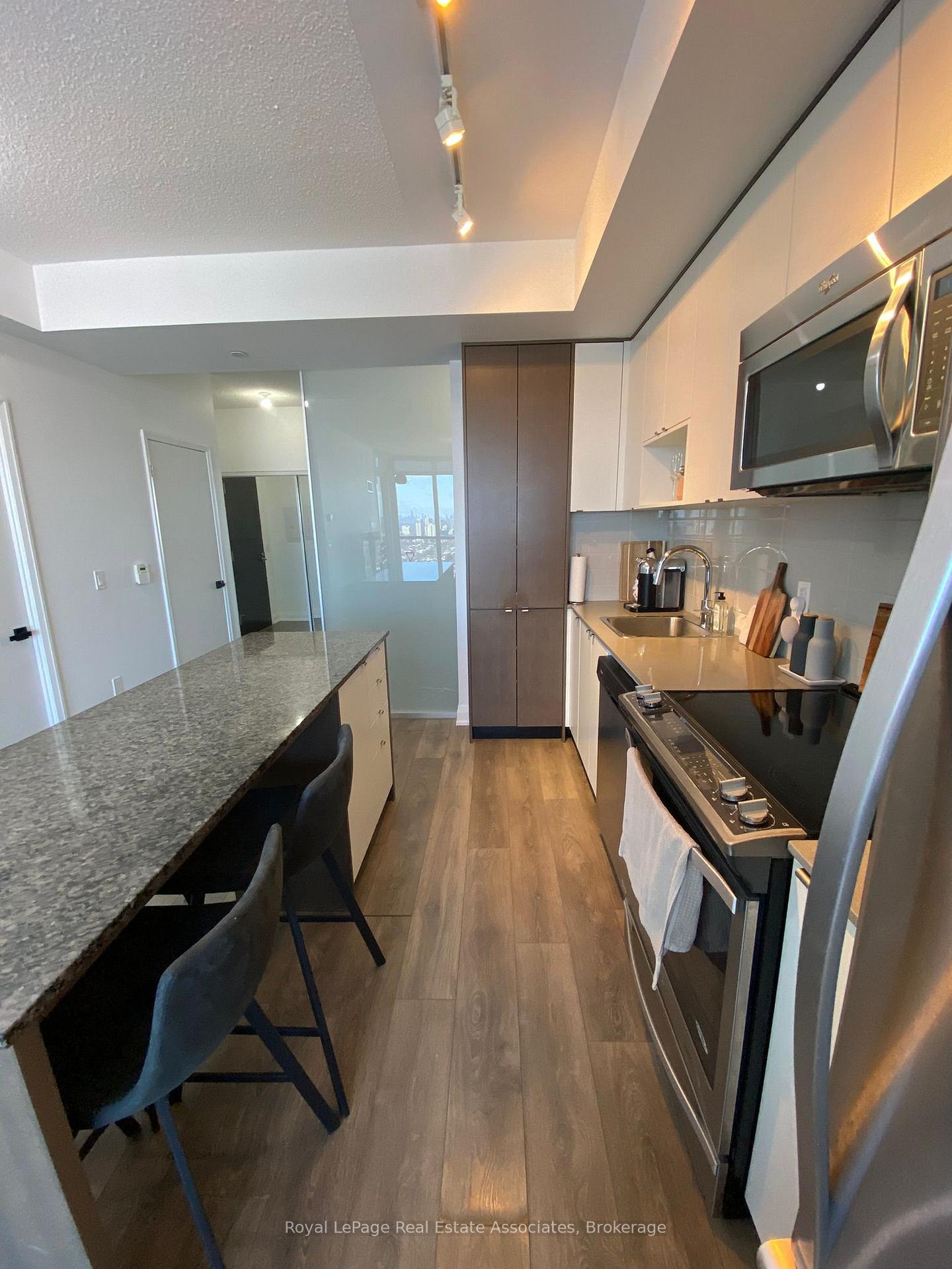 Photo 5 of Unit 2701, 9 Valhalla Inn Road, Etobicoke, Islington-City Centre West — HOMEH