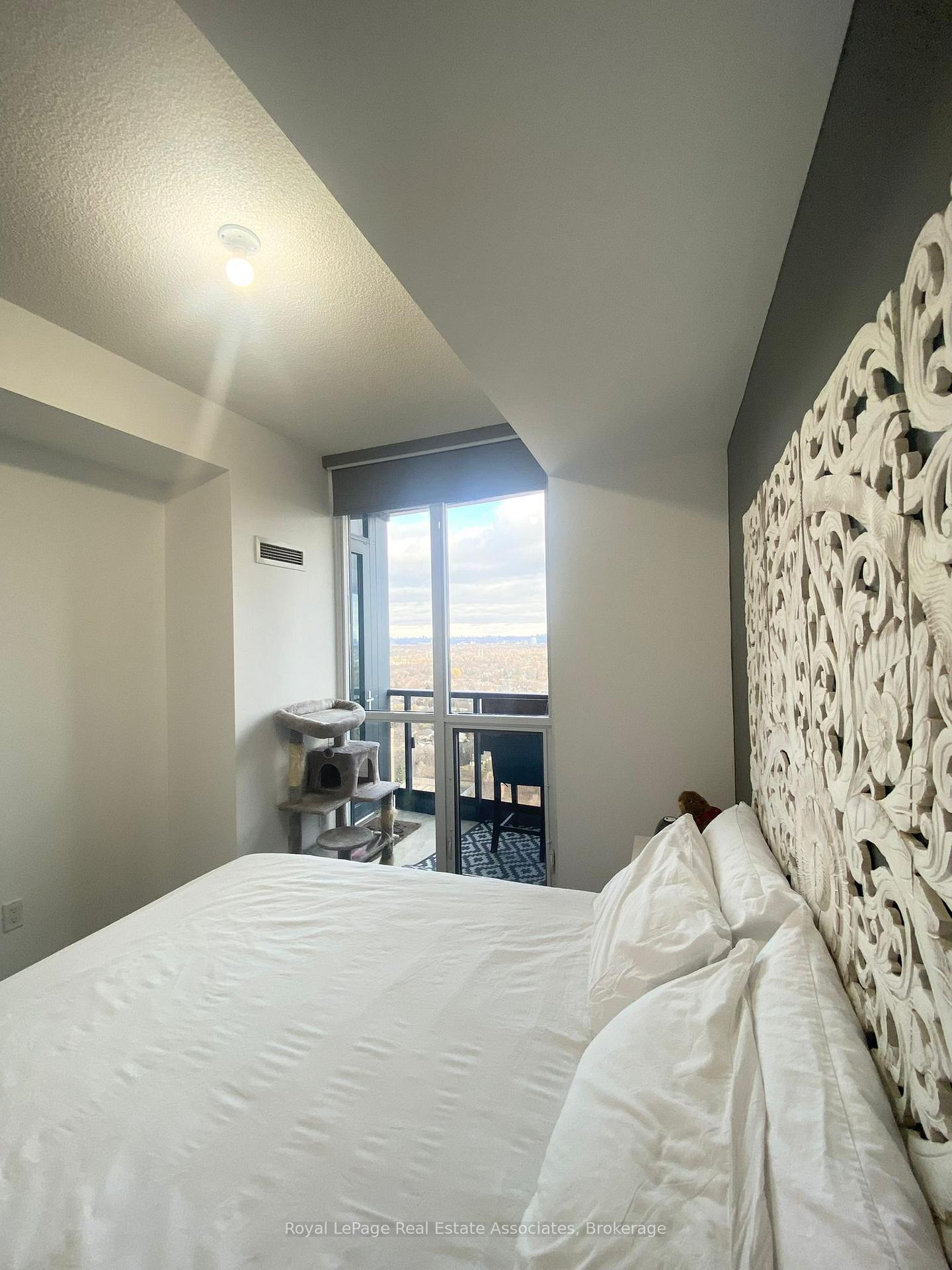 Photo 12 of Unit 2701, 9 Valhalla Inn Road, Etobicoke, Islington-City Centre West — HOMEH