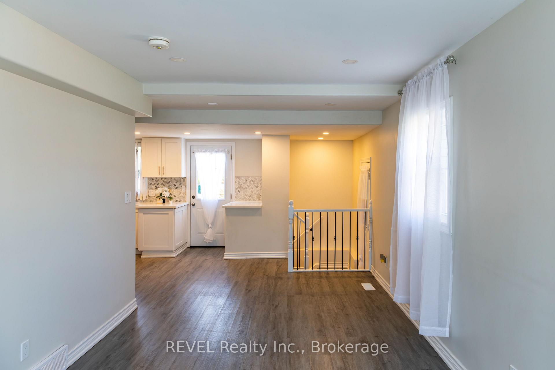 Photo 5 of 45 Parker Street, St. Catharines, Western Hill — HOMEH