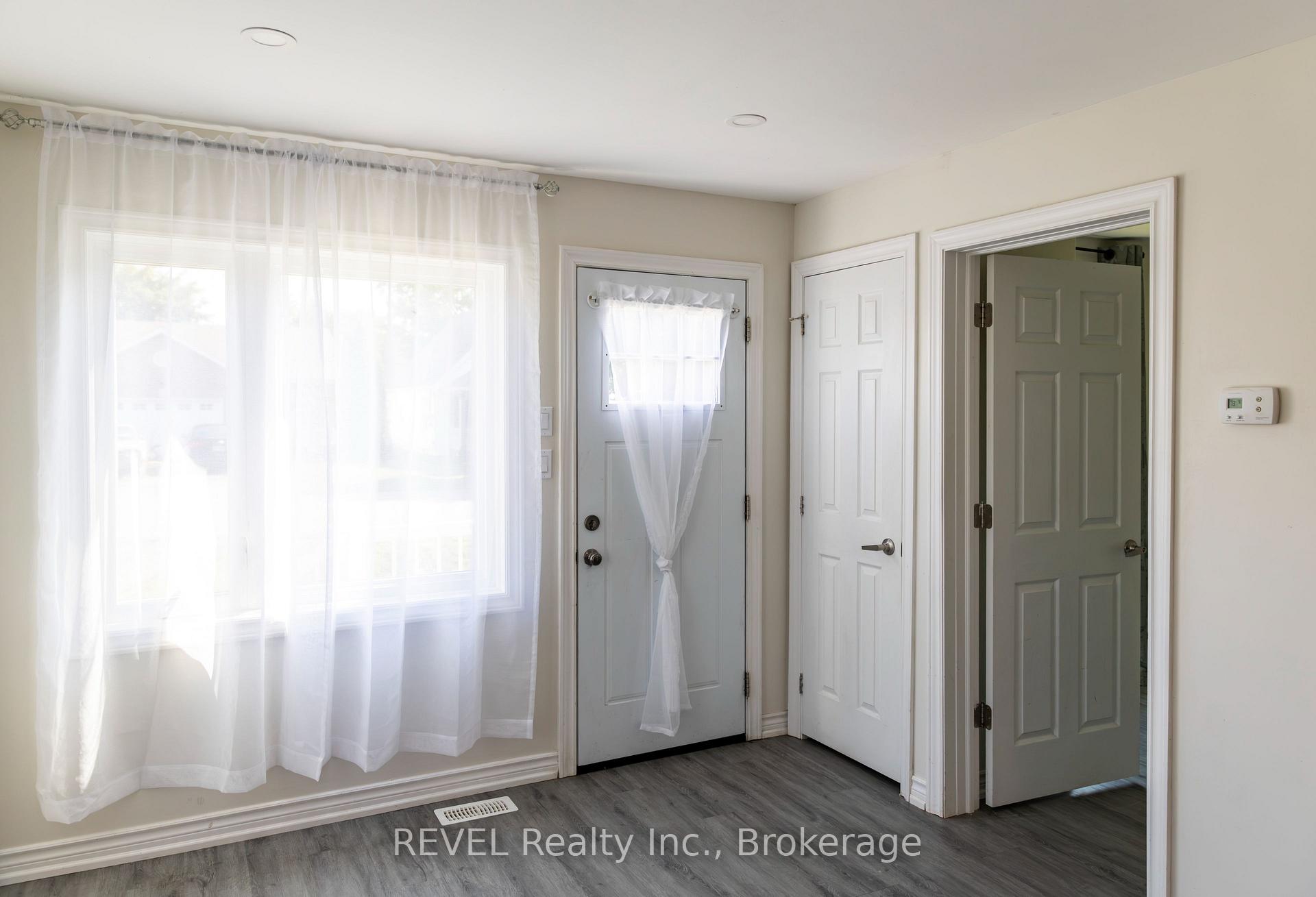 Photo 7 of 45 Parker Street, St. Catharines, Western Hill — HOMEH