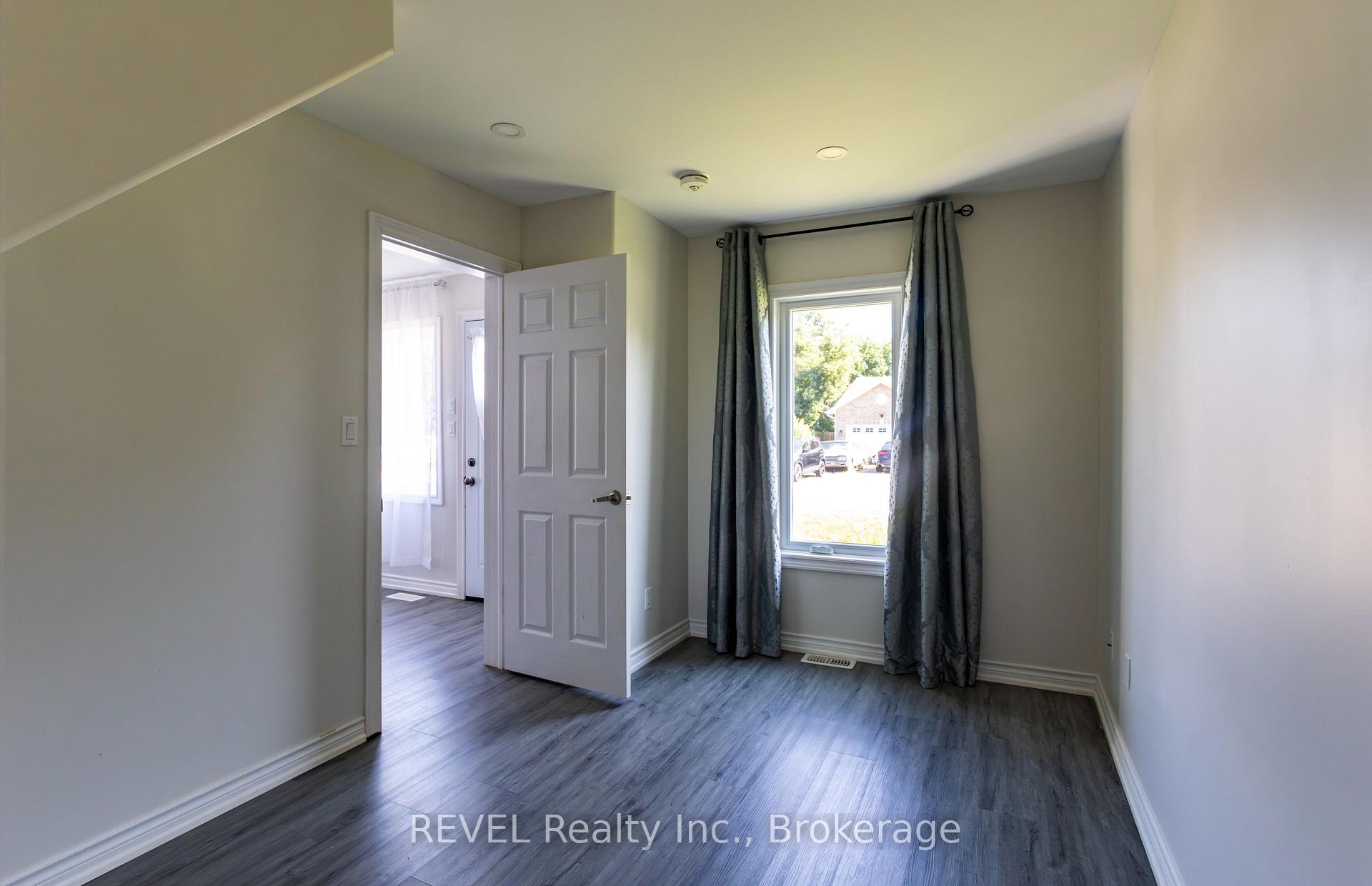 Photo 8 of 45 Parker Street, St. Catharines, Western Hill — HOMEH