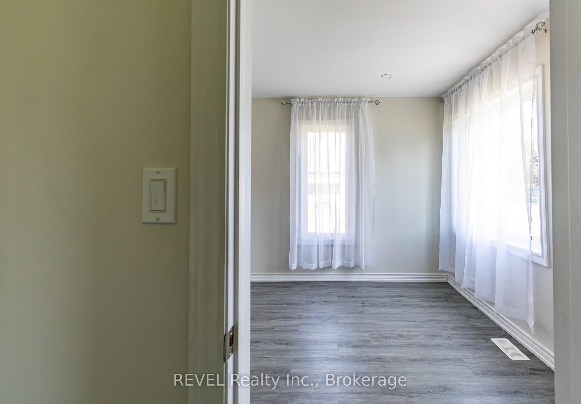 Photo 10 of 45 Parker Street, St. Catharines, Western Hill — HOMEH