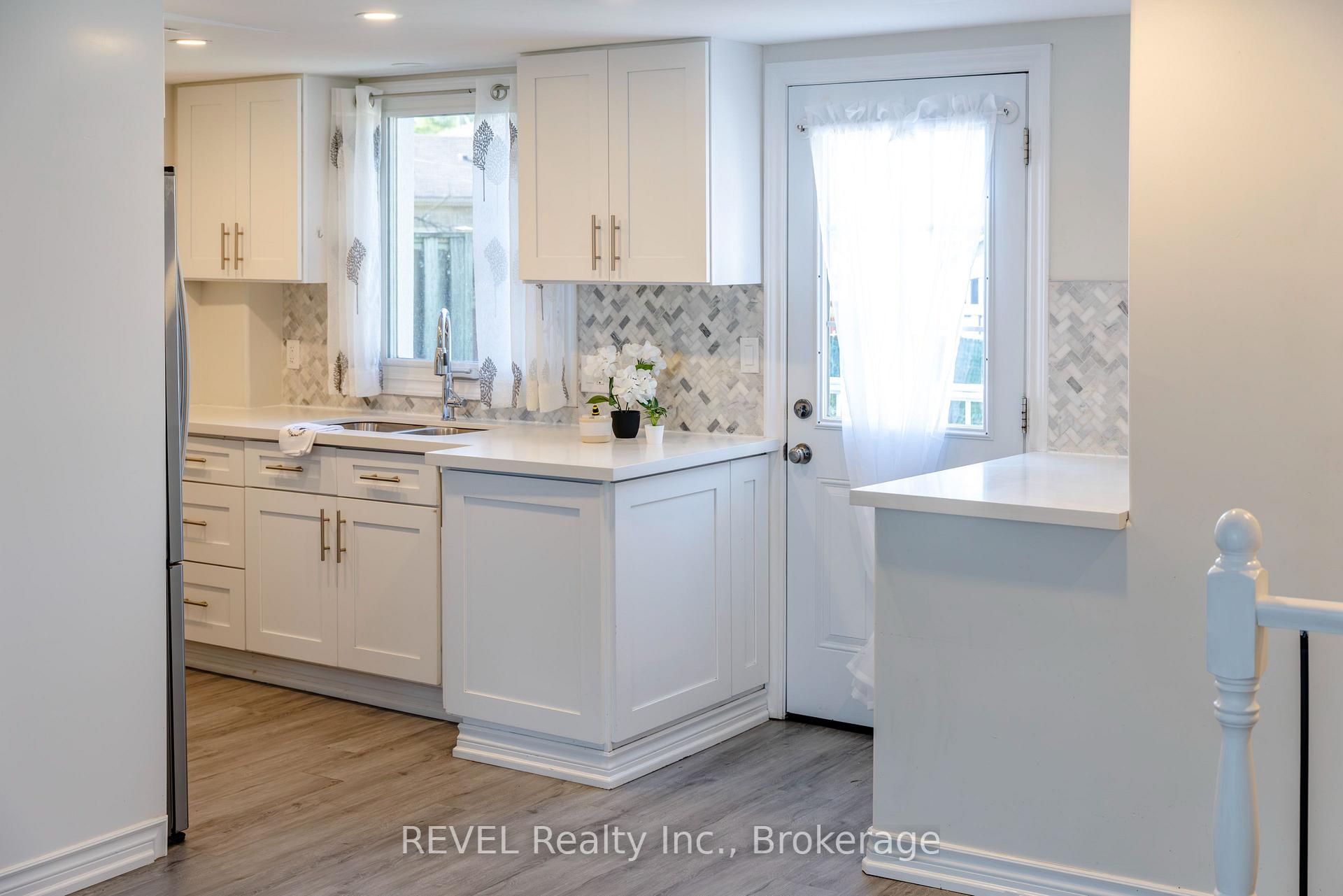 Photo 12 of 45 Parker Street, St. Catharines, Western Hill — HOMEH