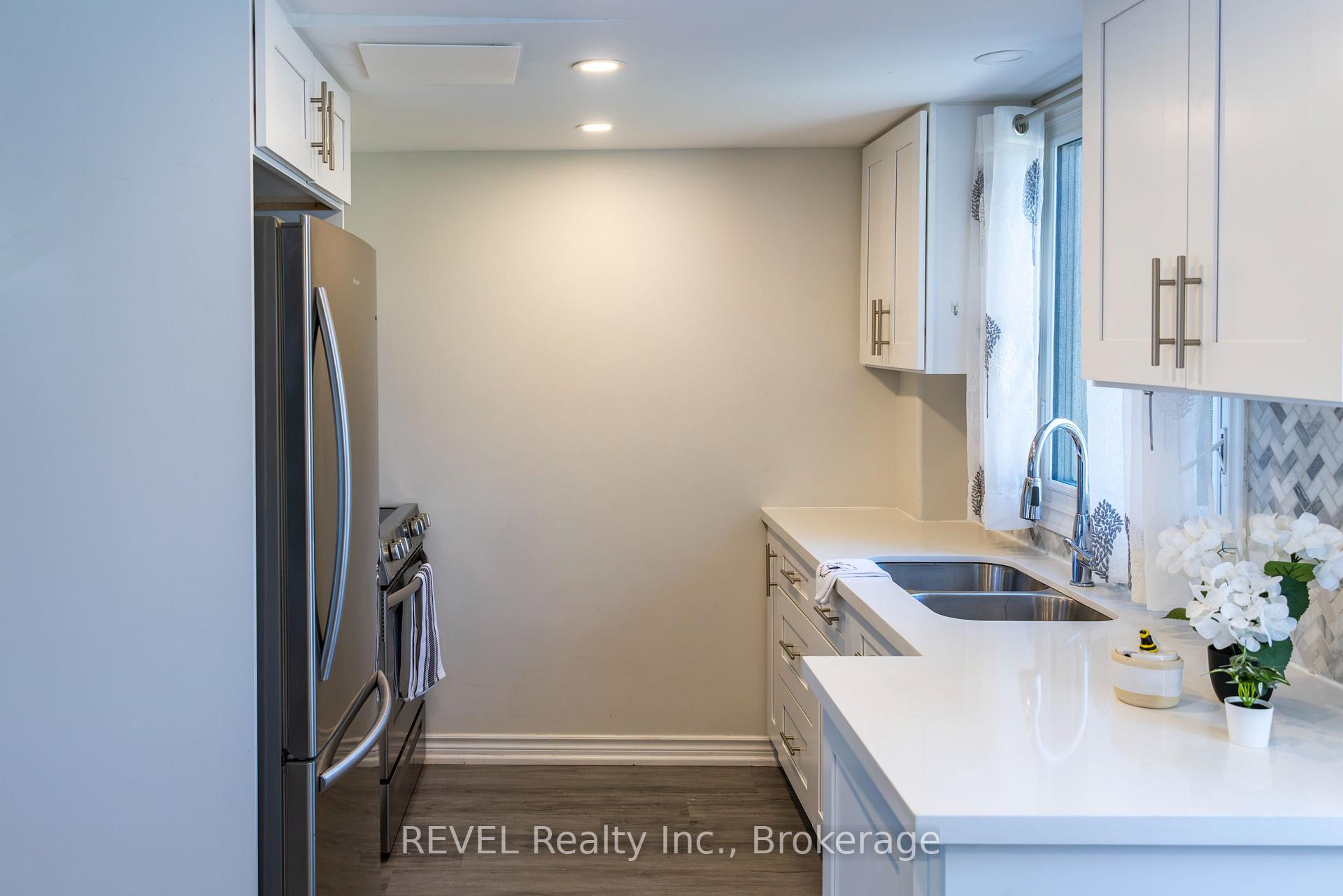 Photo 13 of 45 Parker Street, St. Catharines, Western Hill — HOMEH