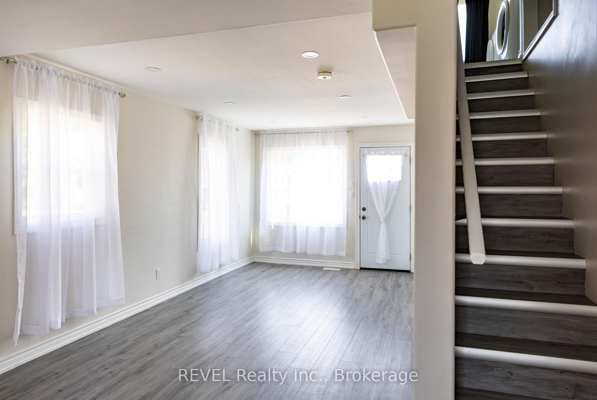 Photo 21 of 45 Parker Street, St. Catharines, Western Hill — HOMEH