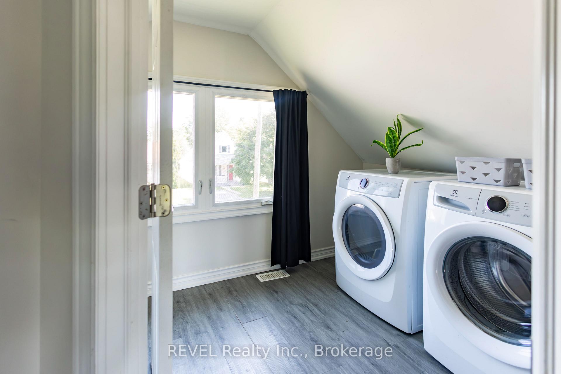 Photo 22 of 45 Parker Street, St. Catharines, Western Hill — HOMEH