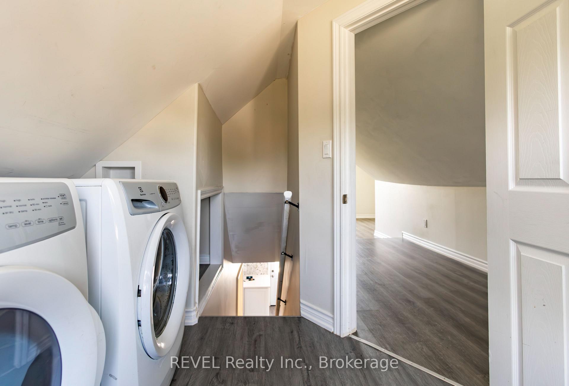 Photo 23 of 45 Parker Street, St. Catharines, Western Hill — HOMEH
