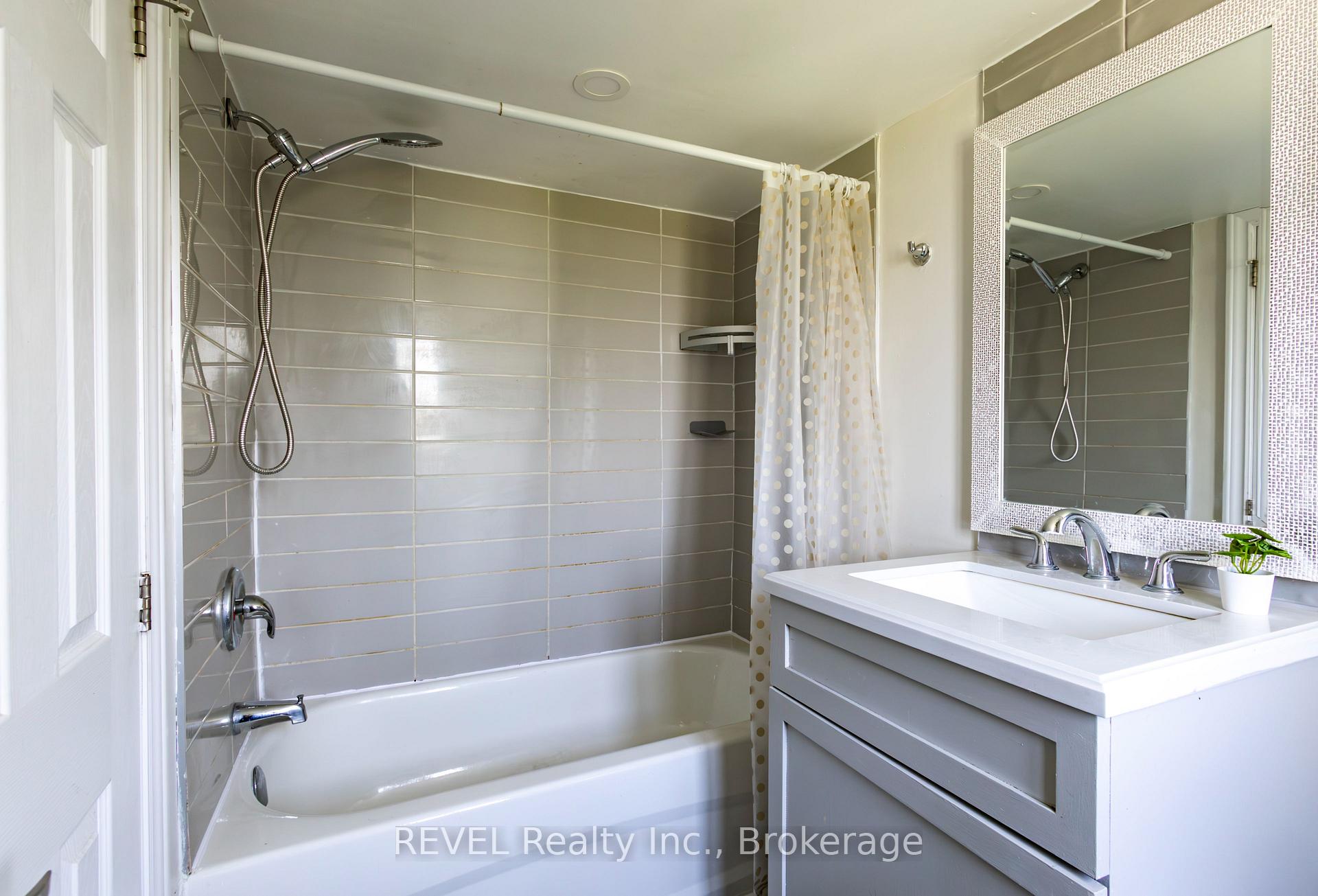 Photo 31 of 45 Parker Street, St. Catharines, Western Hill — HOMEH