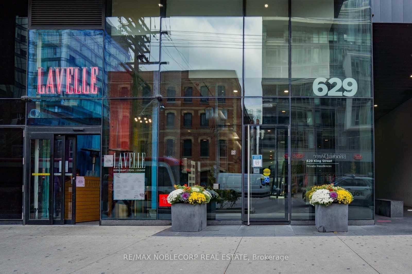 Front of Unit 818, 629 King Street W