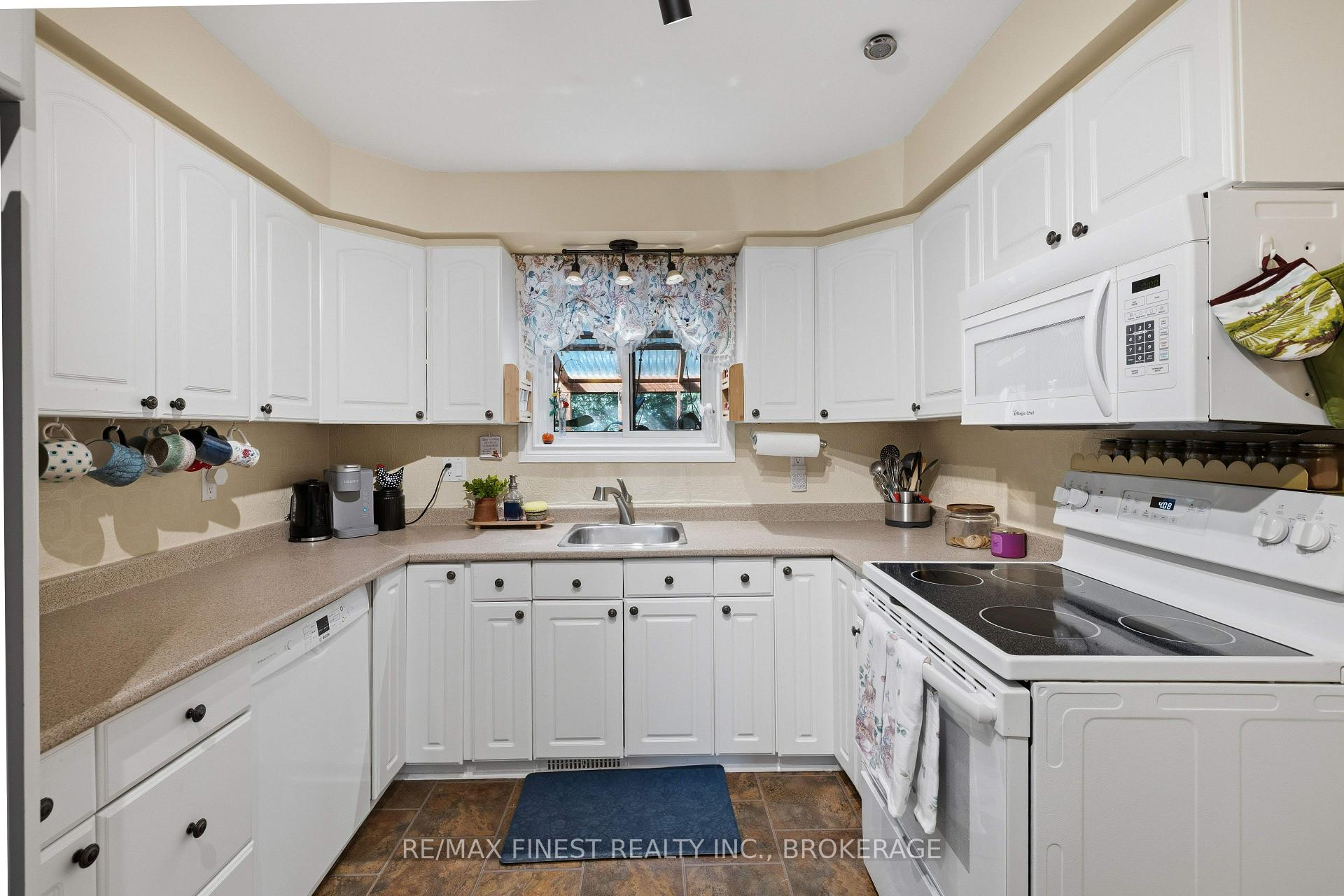 Photo 12 of 780 Cedarwood Drive, Kingston, City Northwest — HOMEH