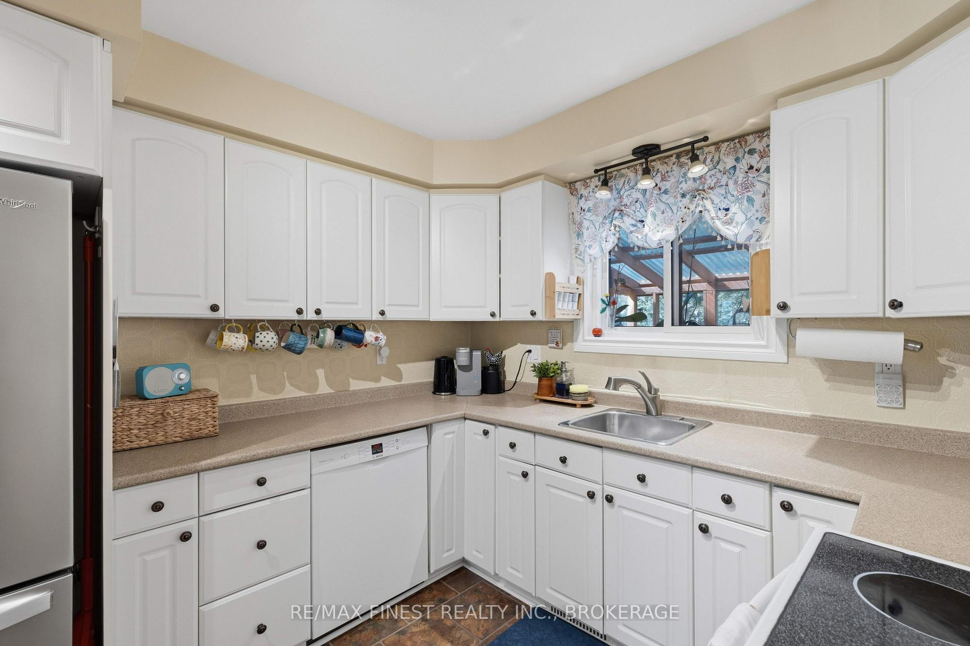 Photo 13 of 780 Cedarwood Drive, Kingston, City Northwest — HOMEH