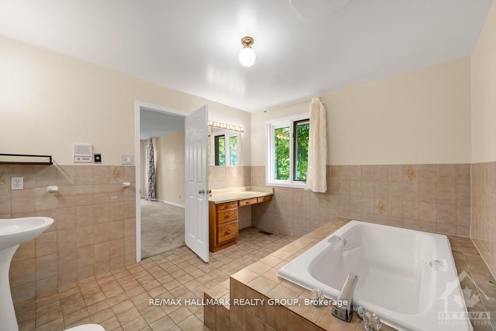 Photo 17 of 95 Macnabb Place, Ottawa, Rockcliffe — HOMEH