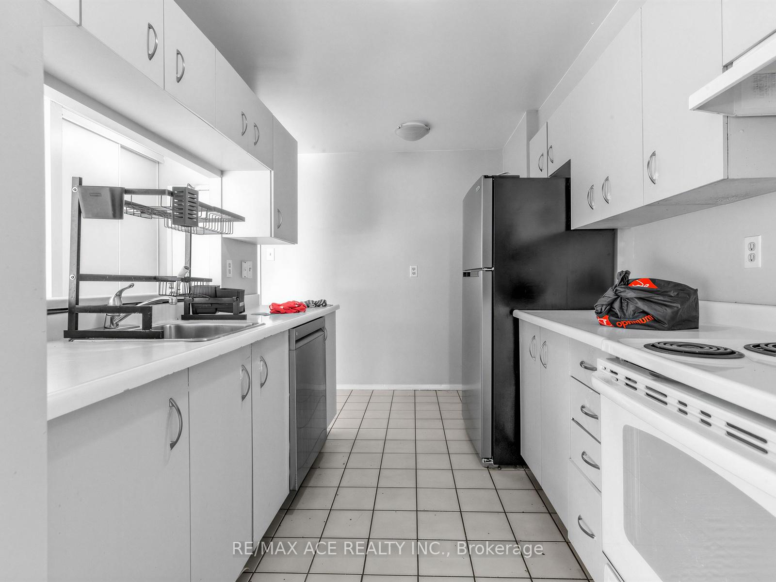 Photo 6 of Unit 1209, 4205 Shipp Drive, Mississauga, City Centre — HOMEH