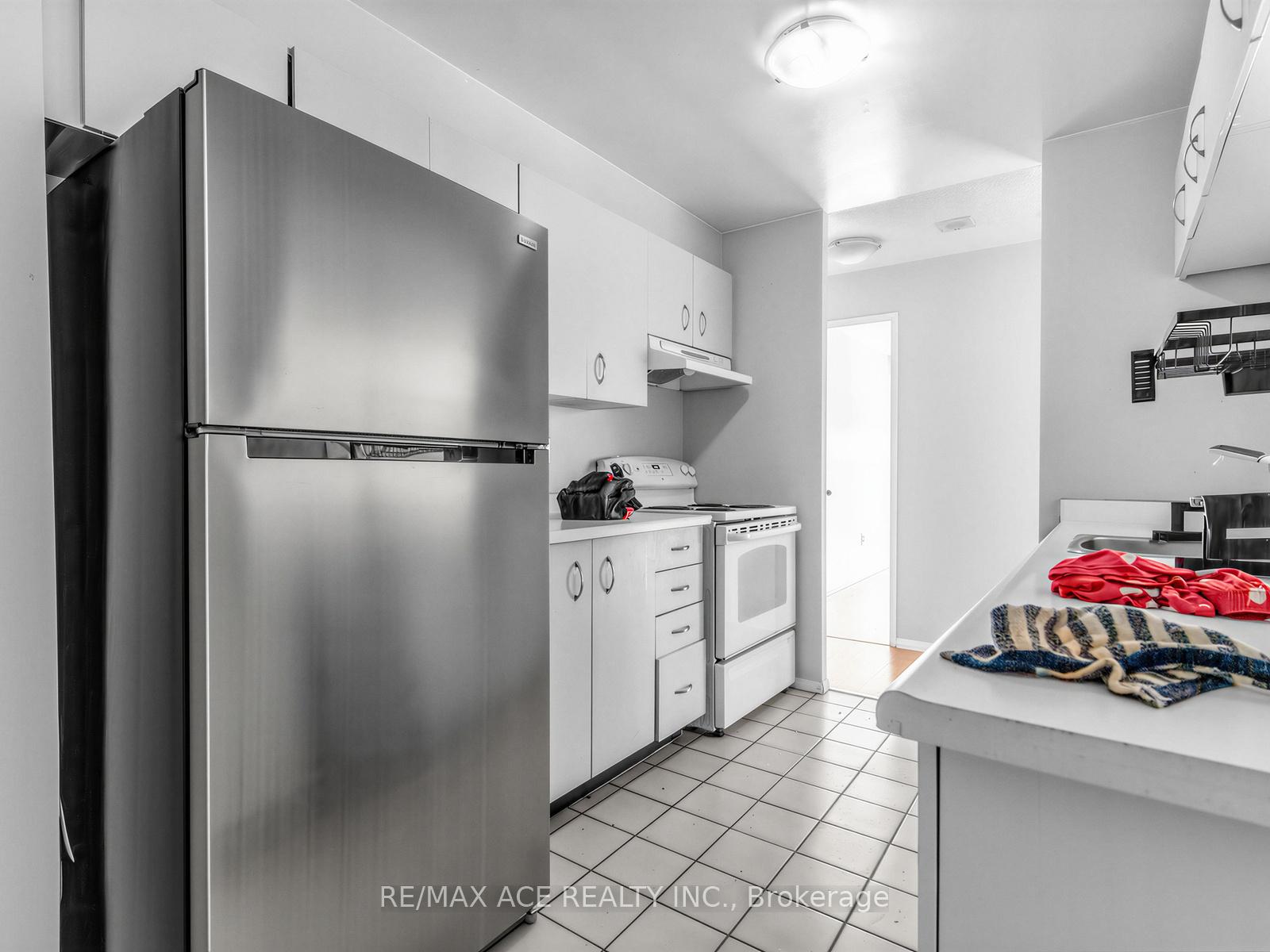Photo 9 of Unit 1209, 4205 Shipp Drive, Mississauga, City Centre — HOMEH