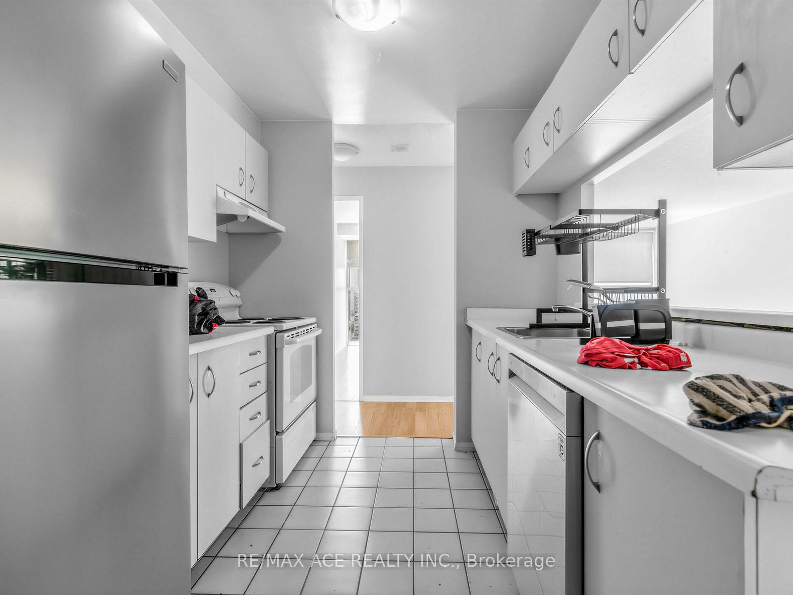 Photo 10 of Unit 1209, 4205 Shipp Drive, Mississauga, City Centre — HOMEH