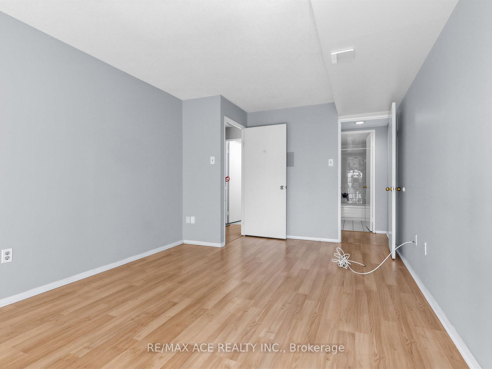Photo 16 of Unit 1209, 4205 Shipp Drive, Mississauga, City Centre — HOMEH