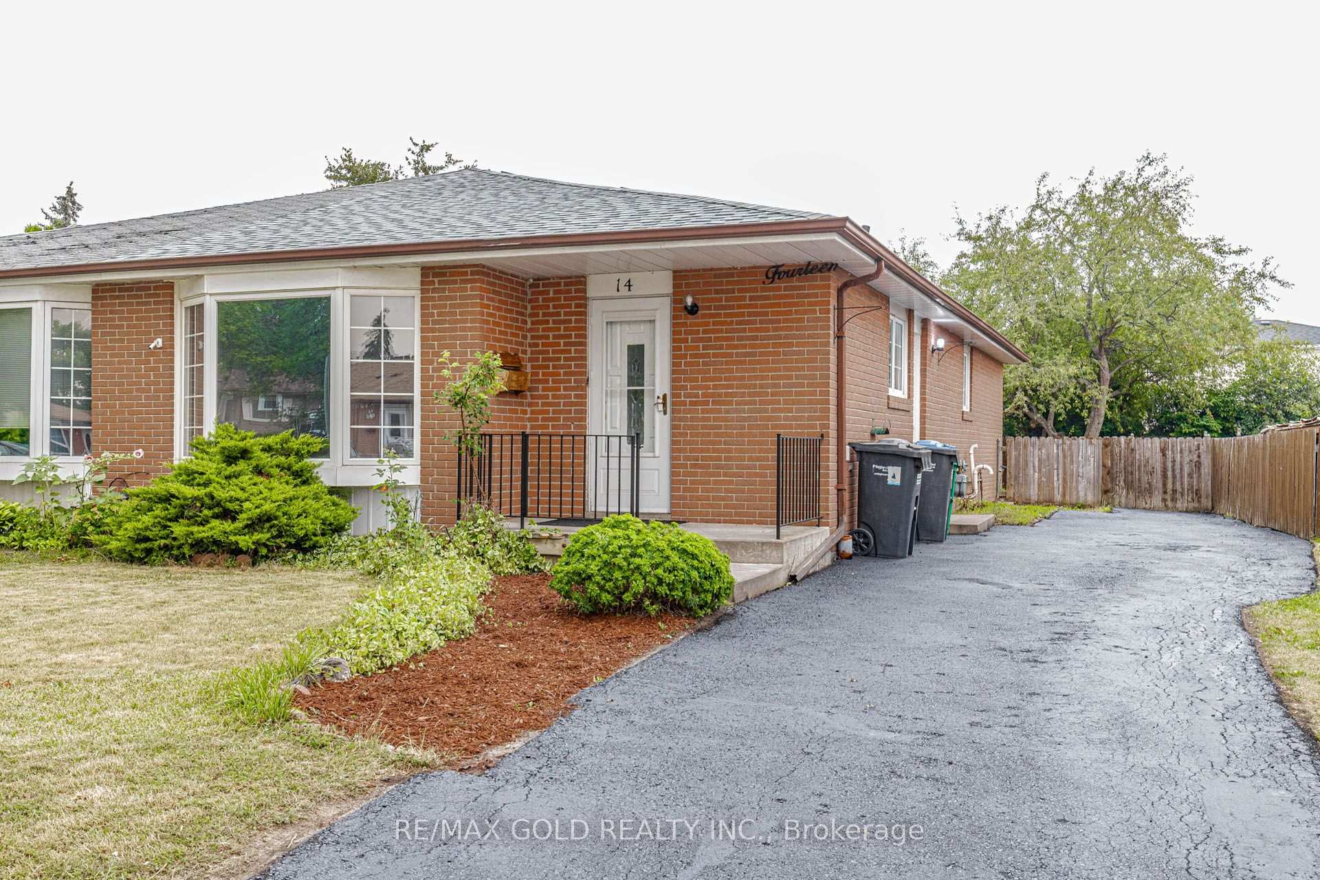 Photo 2 of 14 Flamingo Crescent, Brampton, Southgate — HOMEH