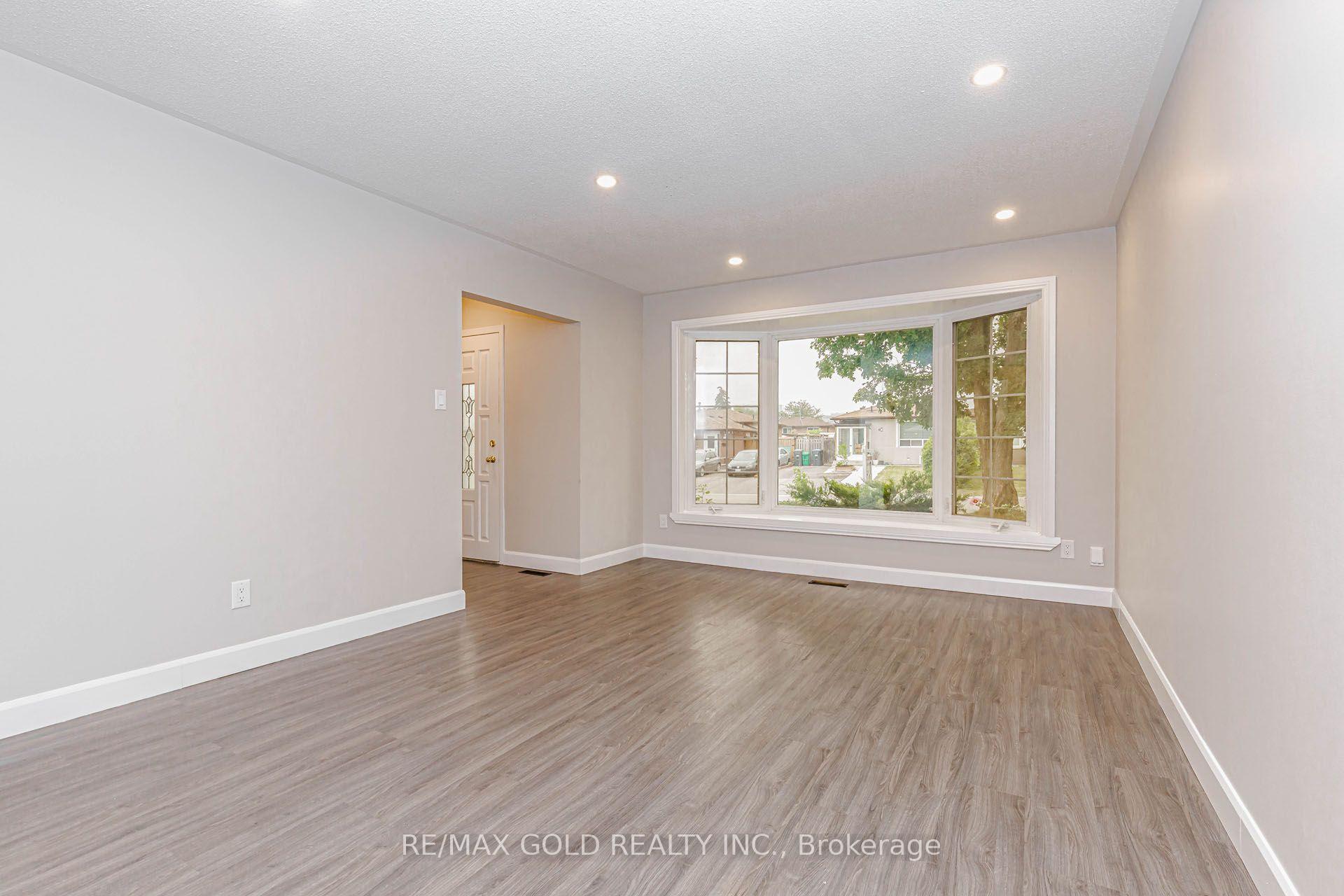 Photo 9 of 14 Flamingo Crescent, Brampton, Southgate — HOMEH