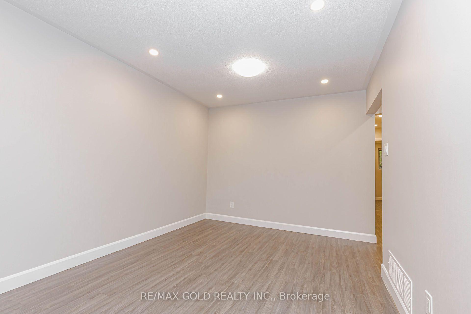 Photo 11 of 14 Flamingo Crescent, Brampton, Southgate — HOMEH