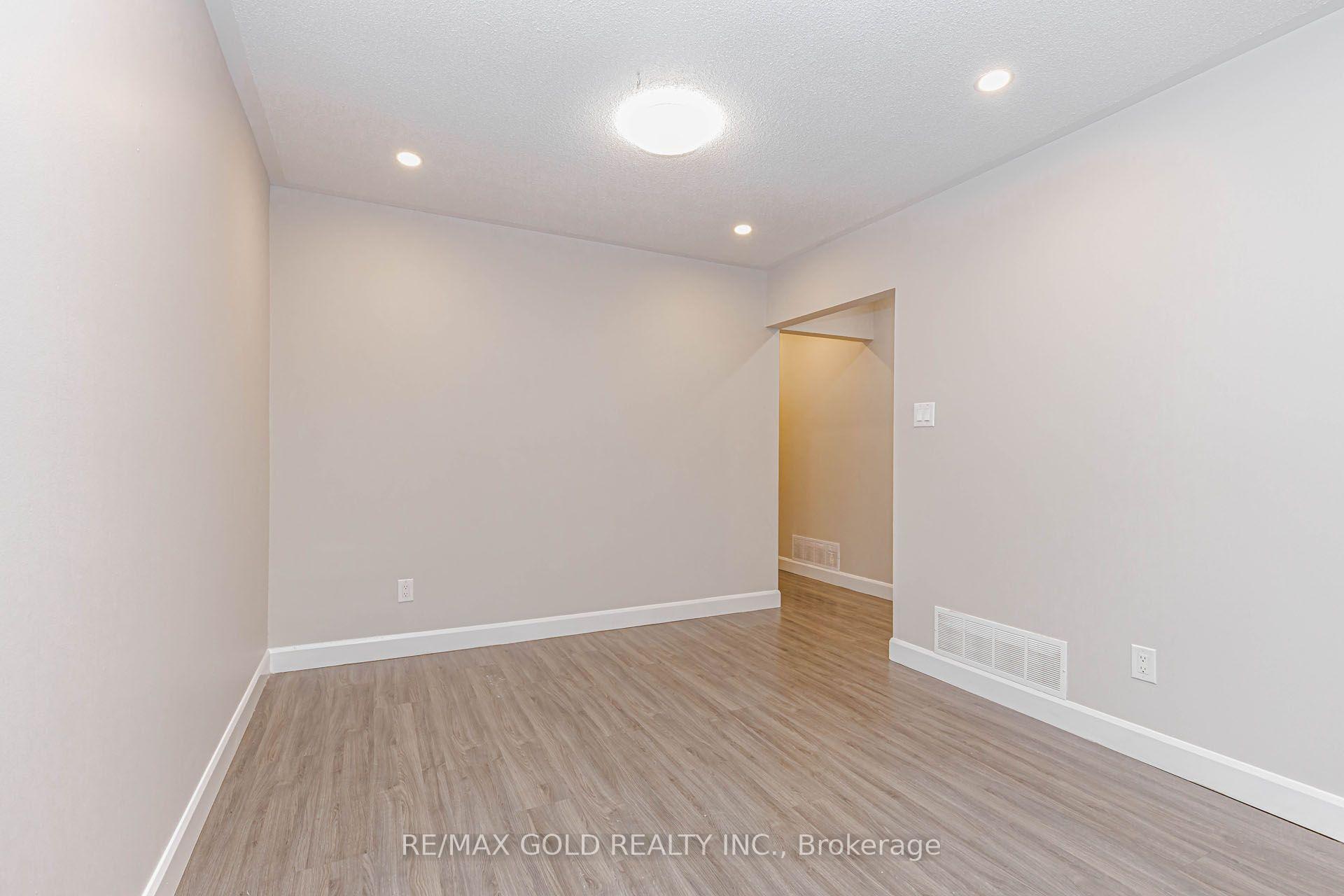 Photo 12 of 14 Flamingo Crescent, Brampton, Southgate — HOMEH