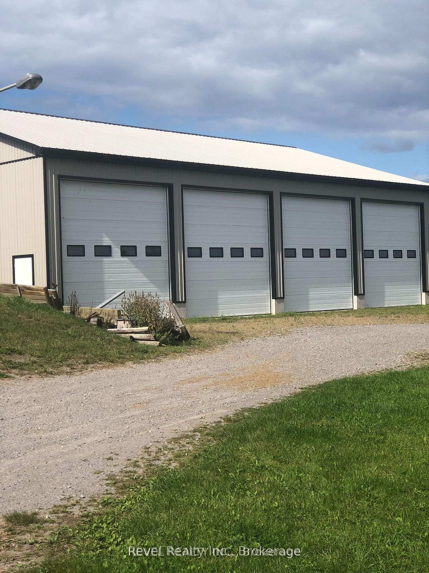 Photo 3 of 917 County 10 Road, Cavan Monaghan, Cavan Twp — HOMEH