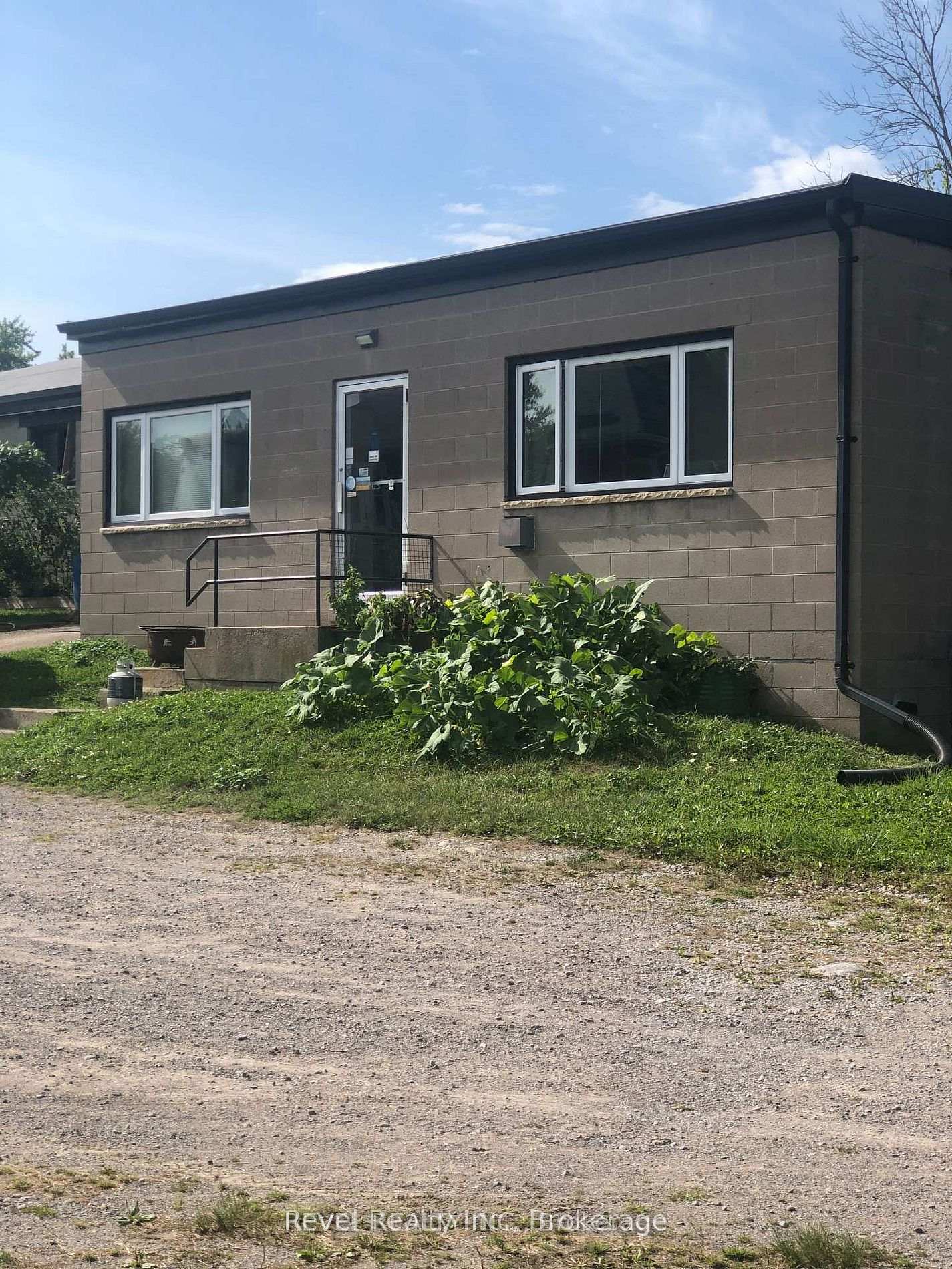 Photo 4 of 917 County 10 Road, Cavan Monaghan, Cavan Twp — HOMEH