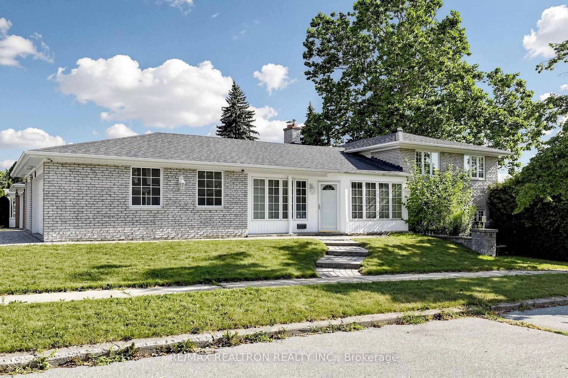 Photo 3 of 18 Olsen Drive, North York, Parkwoods-Donalda — HOMEH