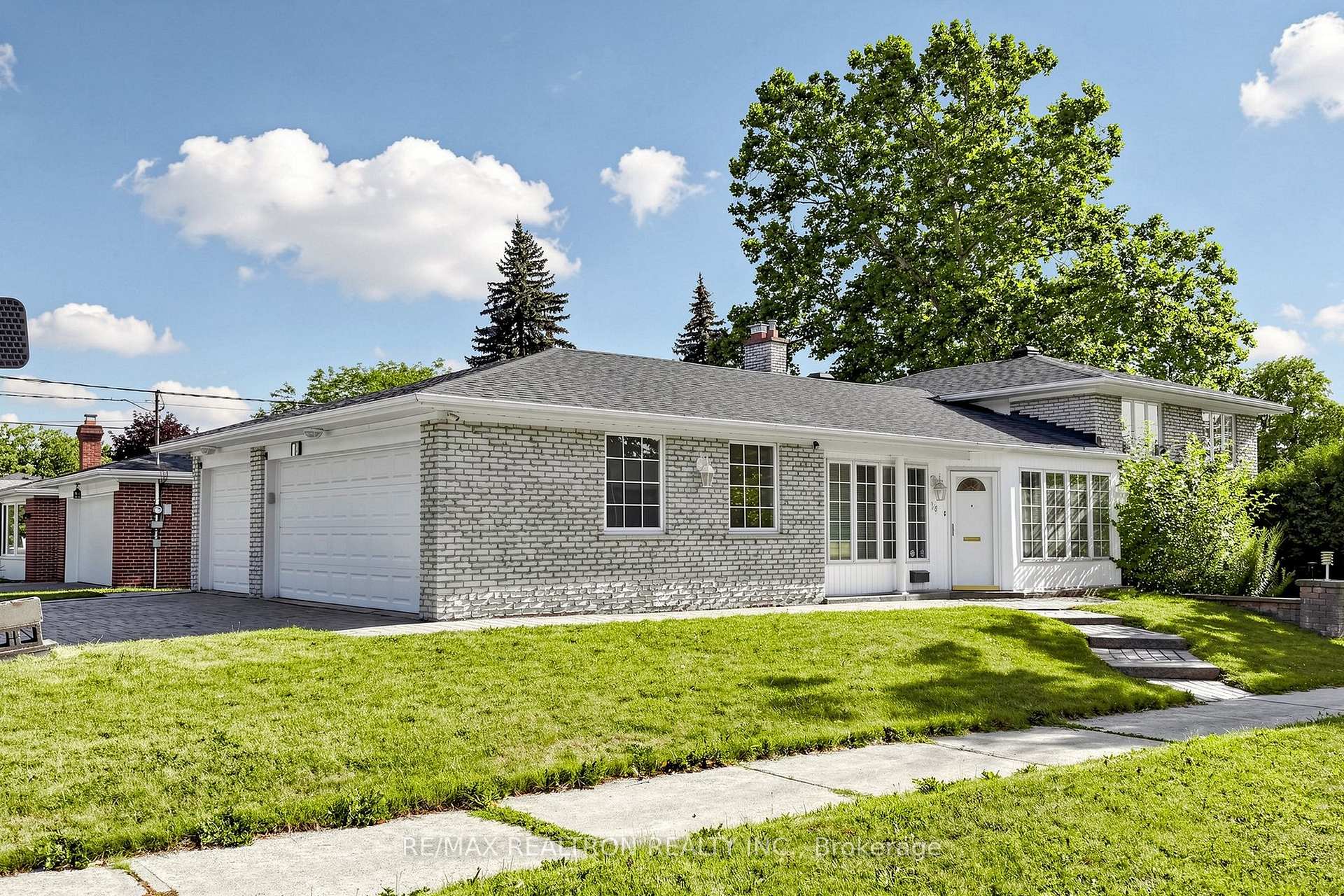 Photo 5 of 18 Olsen Drive, North York, Parkwoods-Donalda — HOMEH