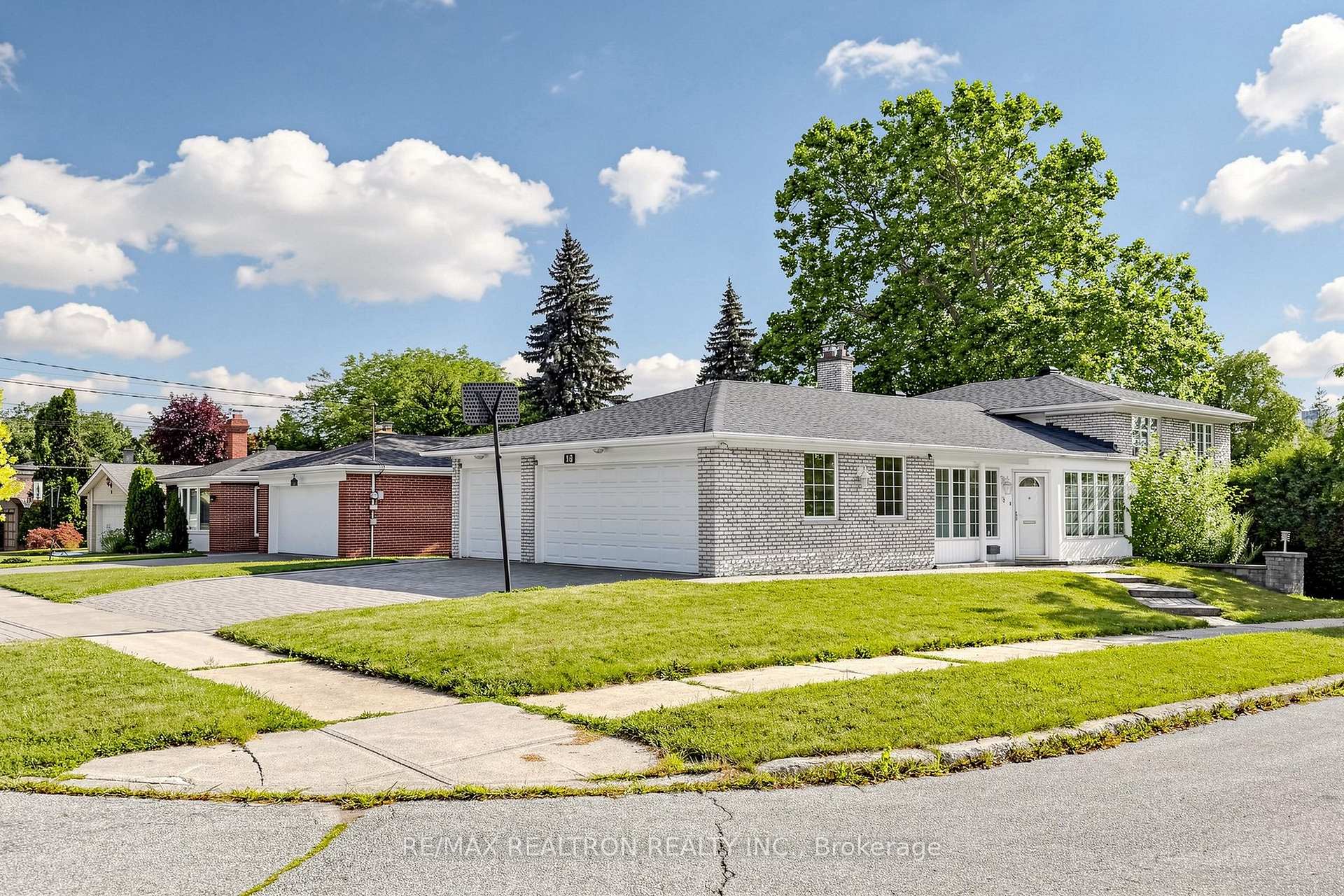Photo 6 of 18 Olsen Drive, North York, Parkwoods-Donalda — HOMEH