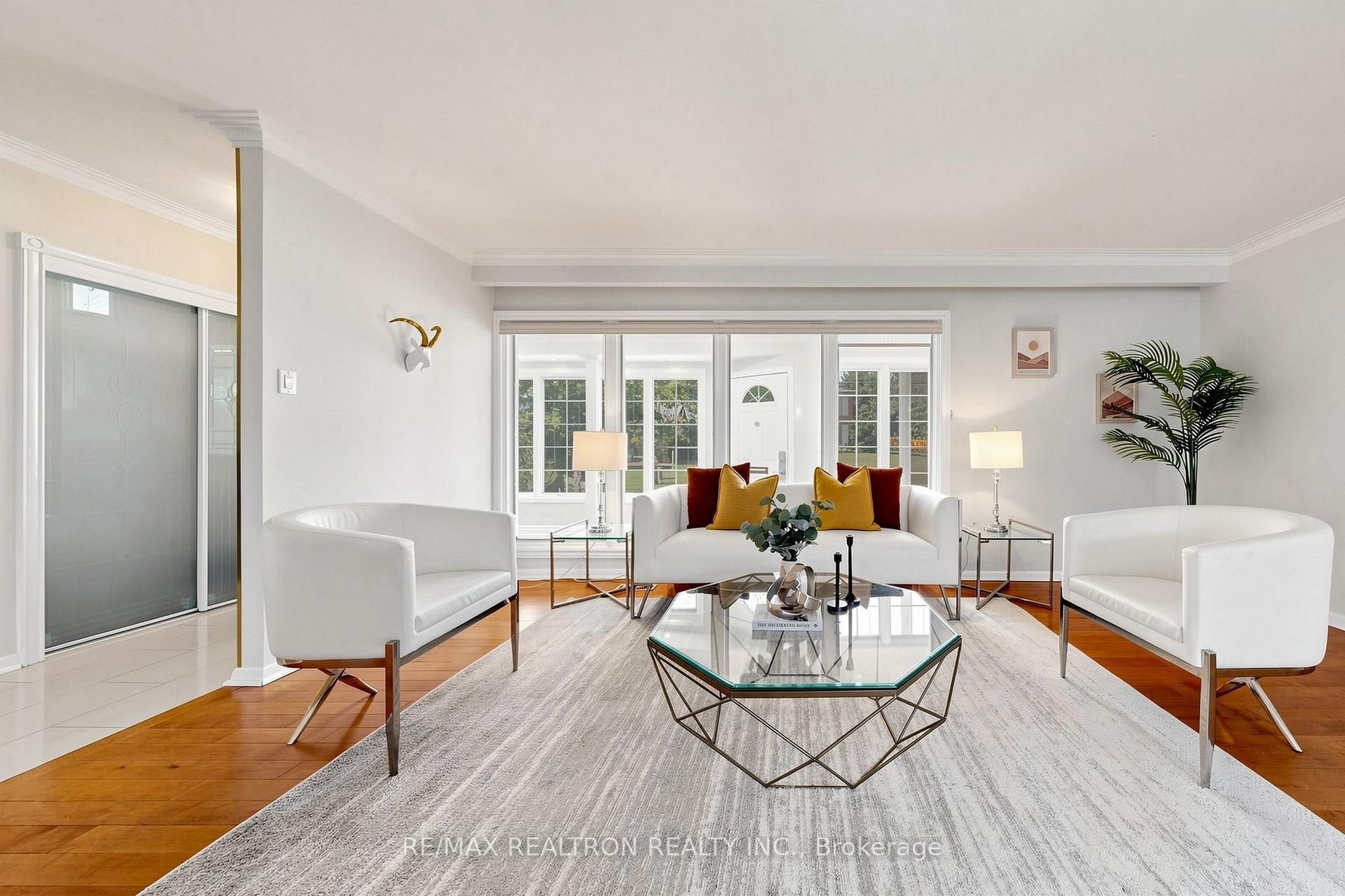 Photo 7 of 18 Olsen Drive, North York, Parkwoods-Donalda — HOMEH