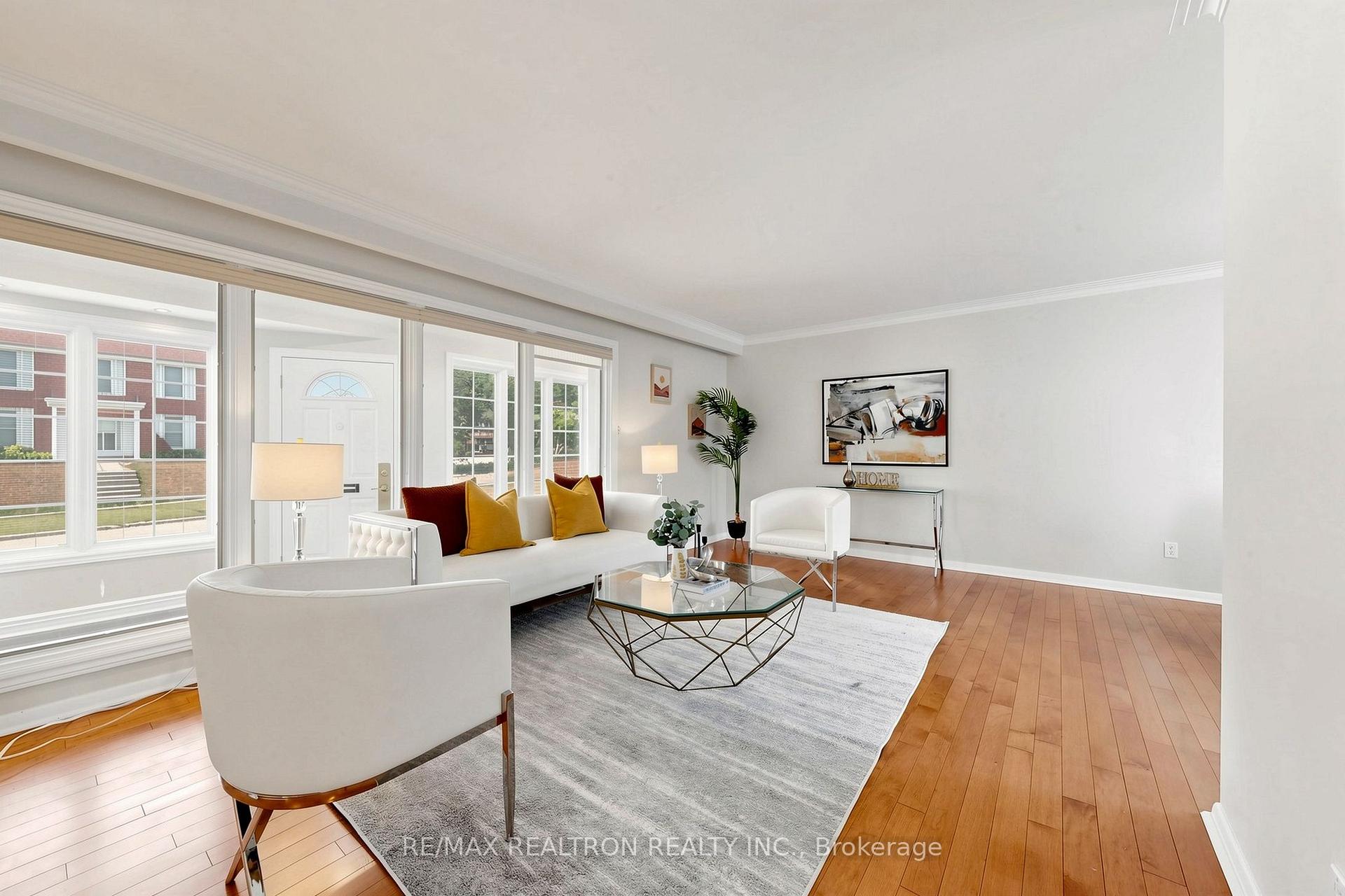 Photo 8 of 18 Olsen Drive, North York, Parkwoods-Donalda — HOMEH